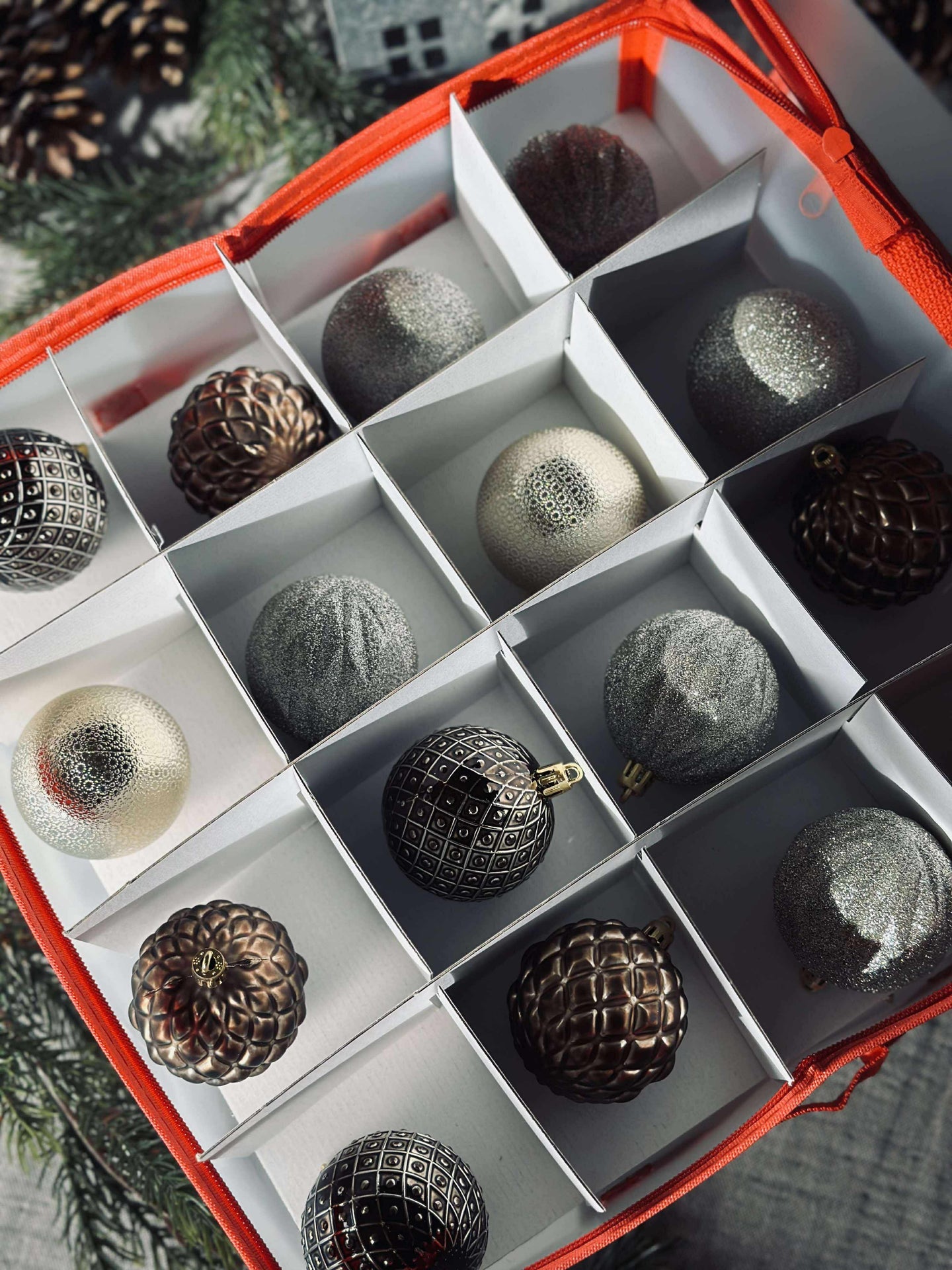 Aufbewahrung für Christbaumkugeln - MAX 32 Kugeln