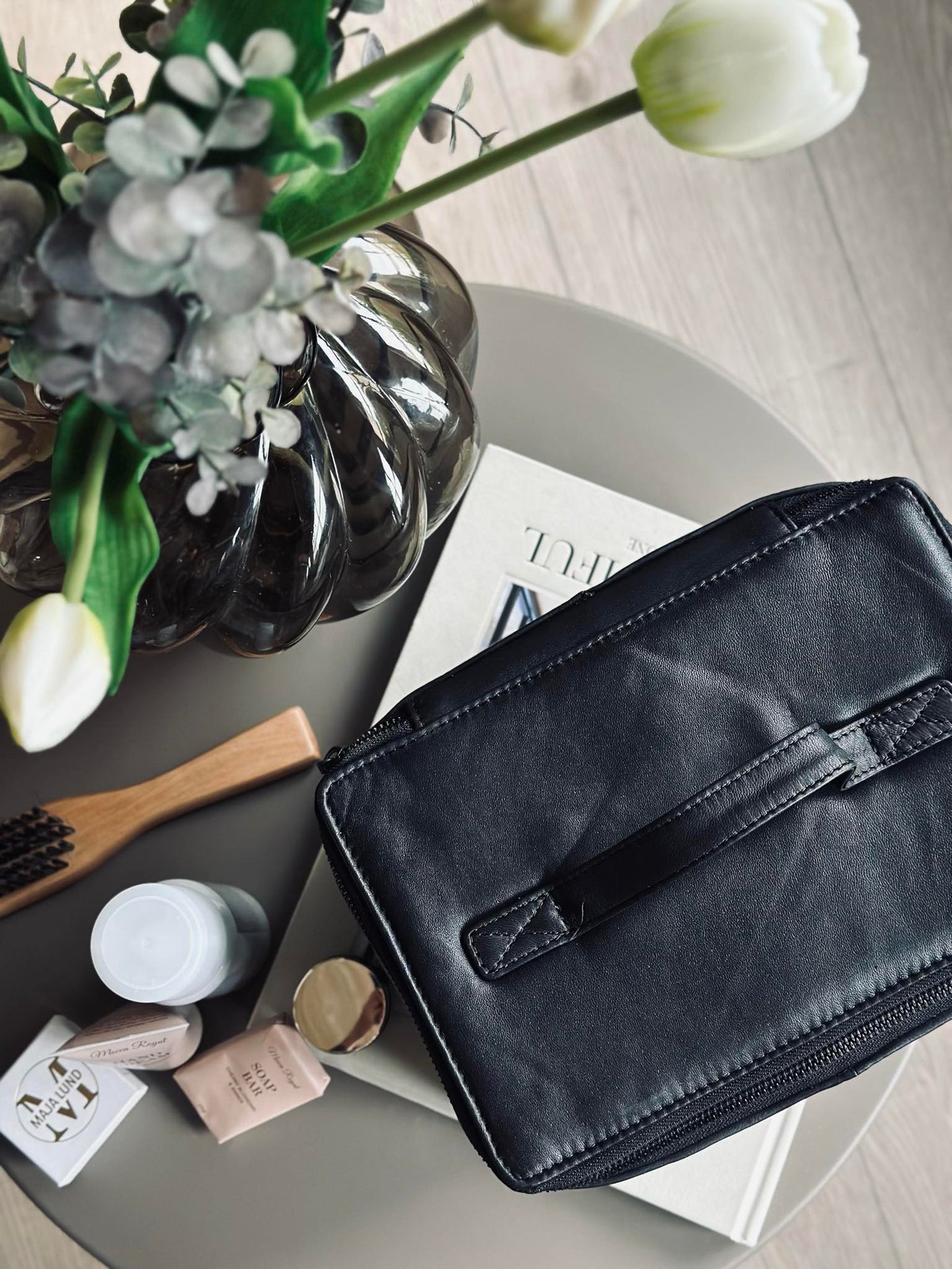 Klassische Kosmetiktasche - Black / Black