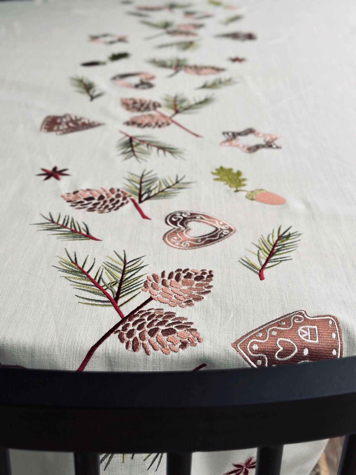 Weihnachtstischdecke Stickerei - 140x240