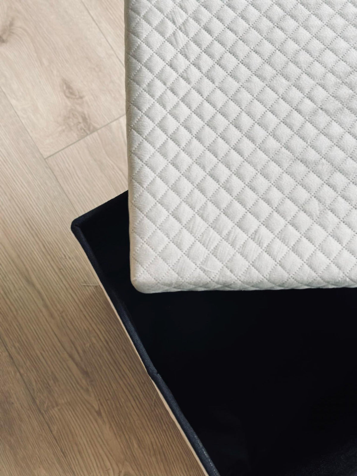 Sitzbank mit Stauraum und Sitzkissen