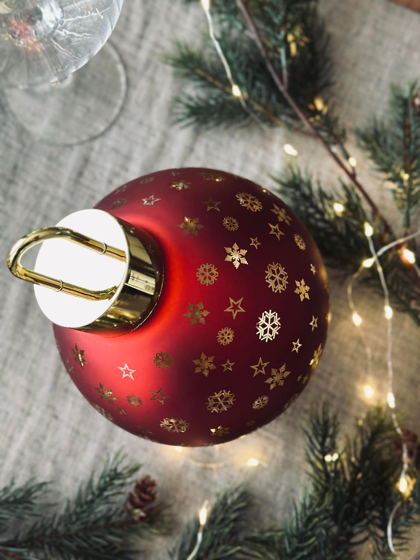 Weihnachtskugel mit LED-Licht - Rot