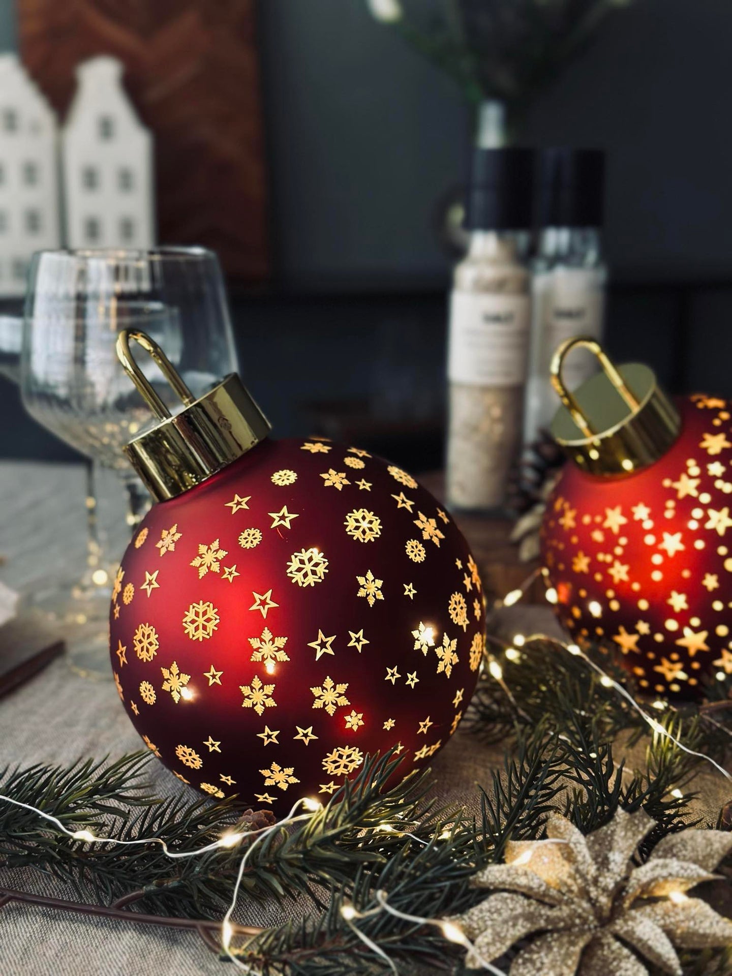 Weihnachtskugel mit LED-Licht - Rot