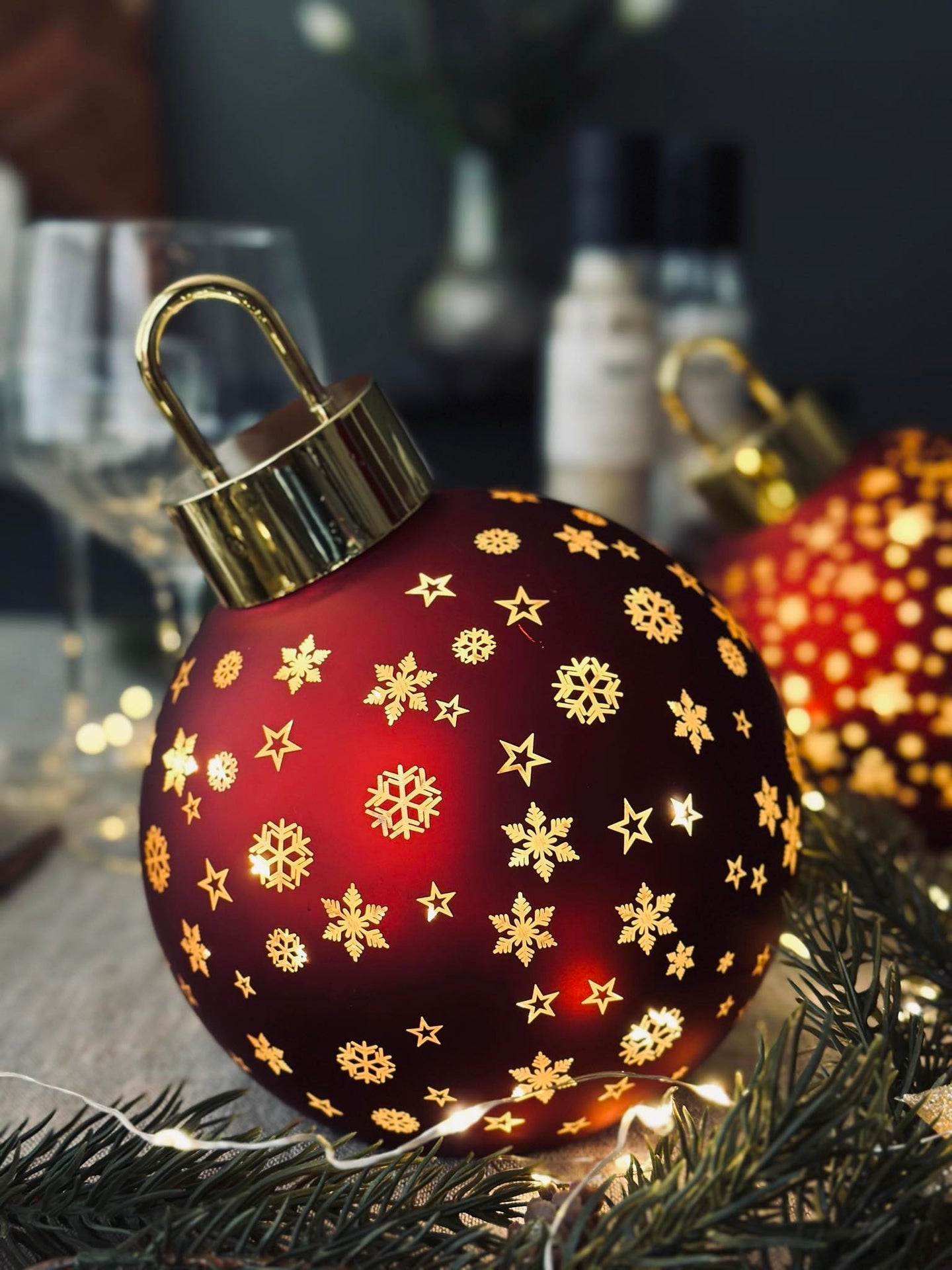 Weihnachtskugel mit LED-Licht - Rot