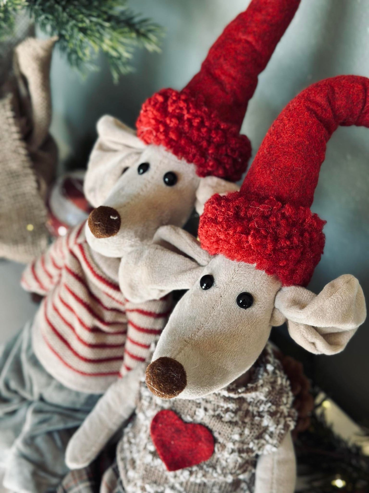 Nissemus - Sitzender Junge