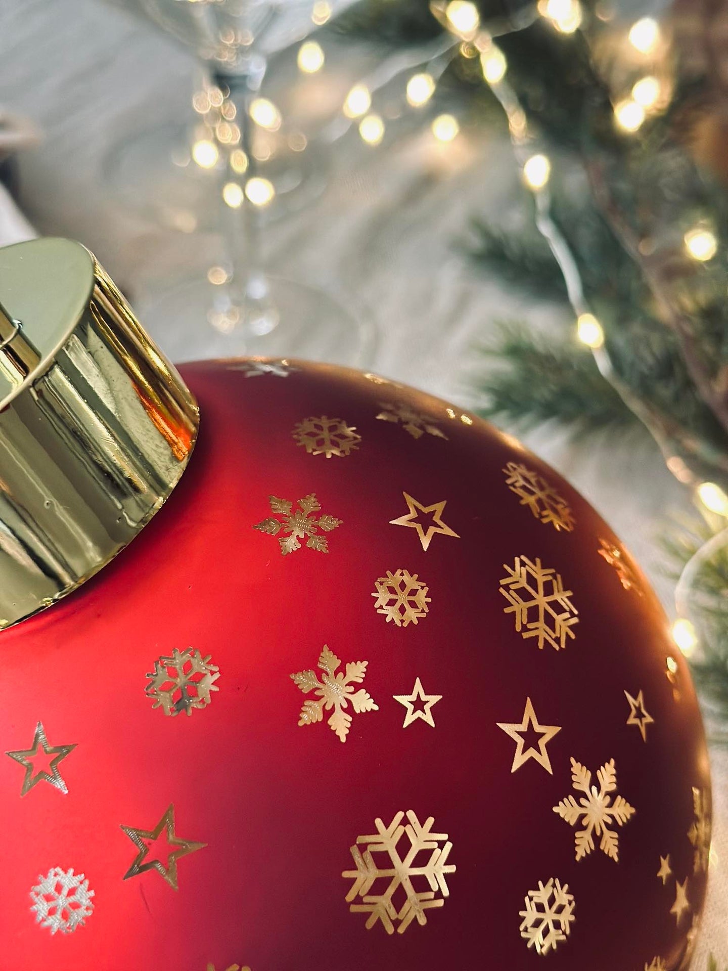 Weihnachtskugel mit LED-Licht - Rot