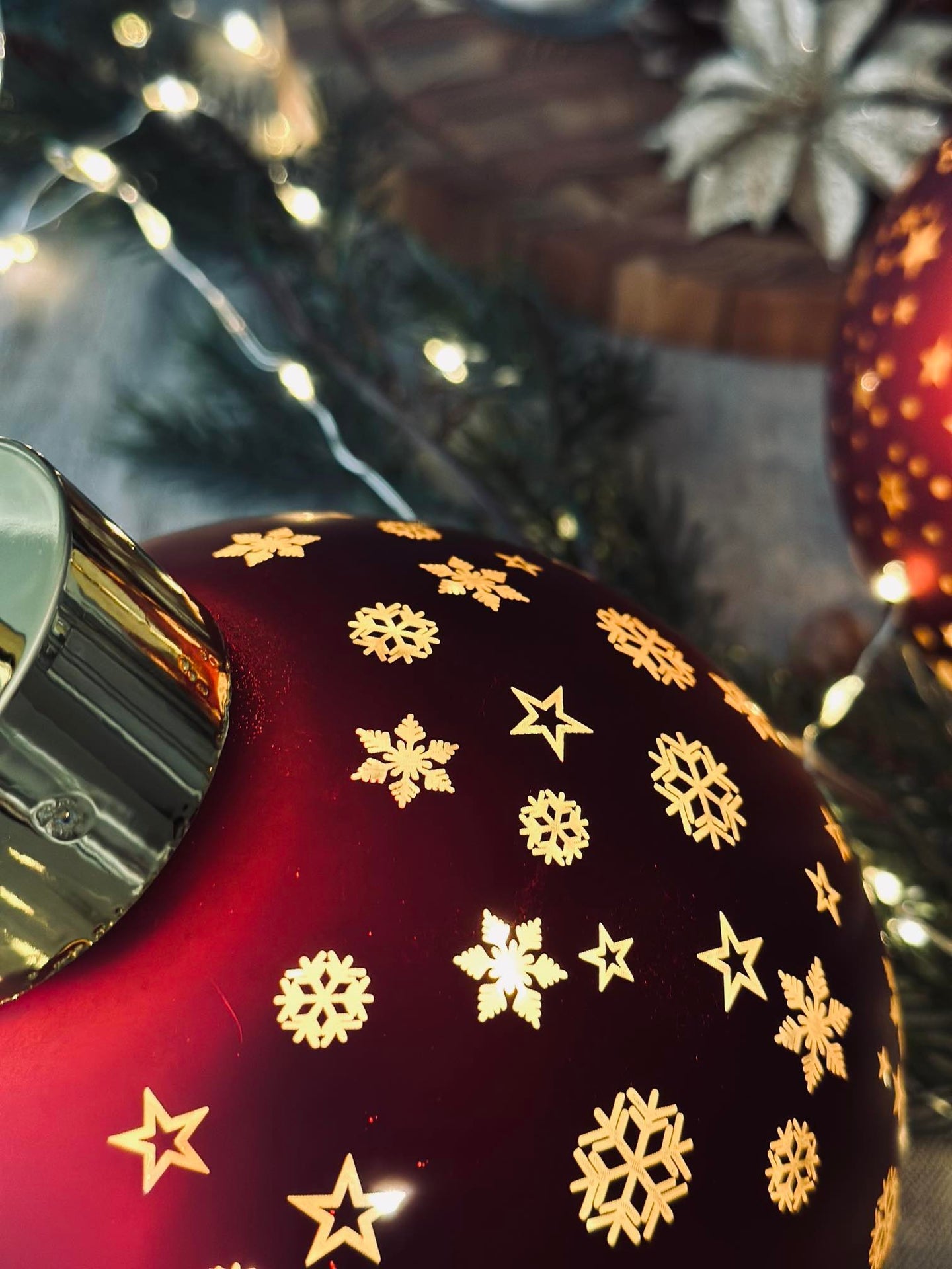 Weihnachtskugel mit LED-Licht - Rot