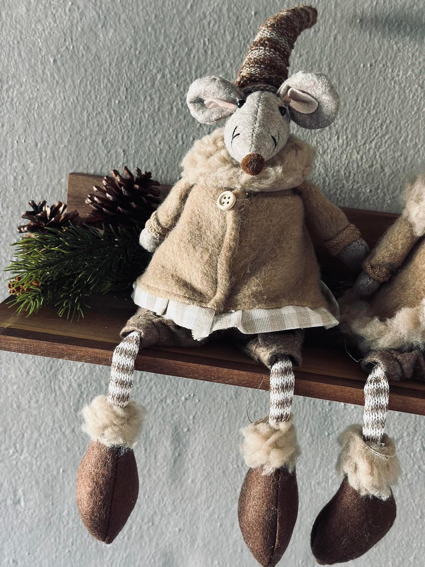 Nissemus - Sitzendes Mädchen