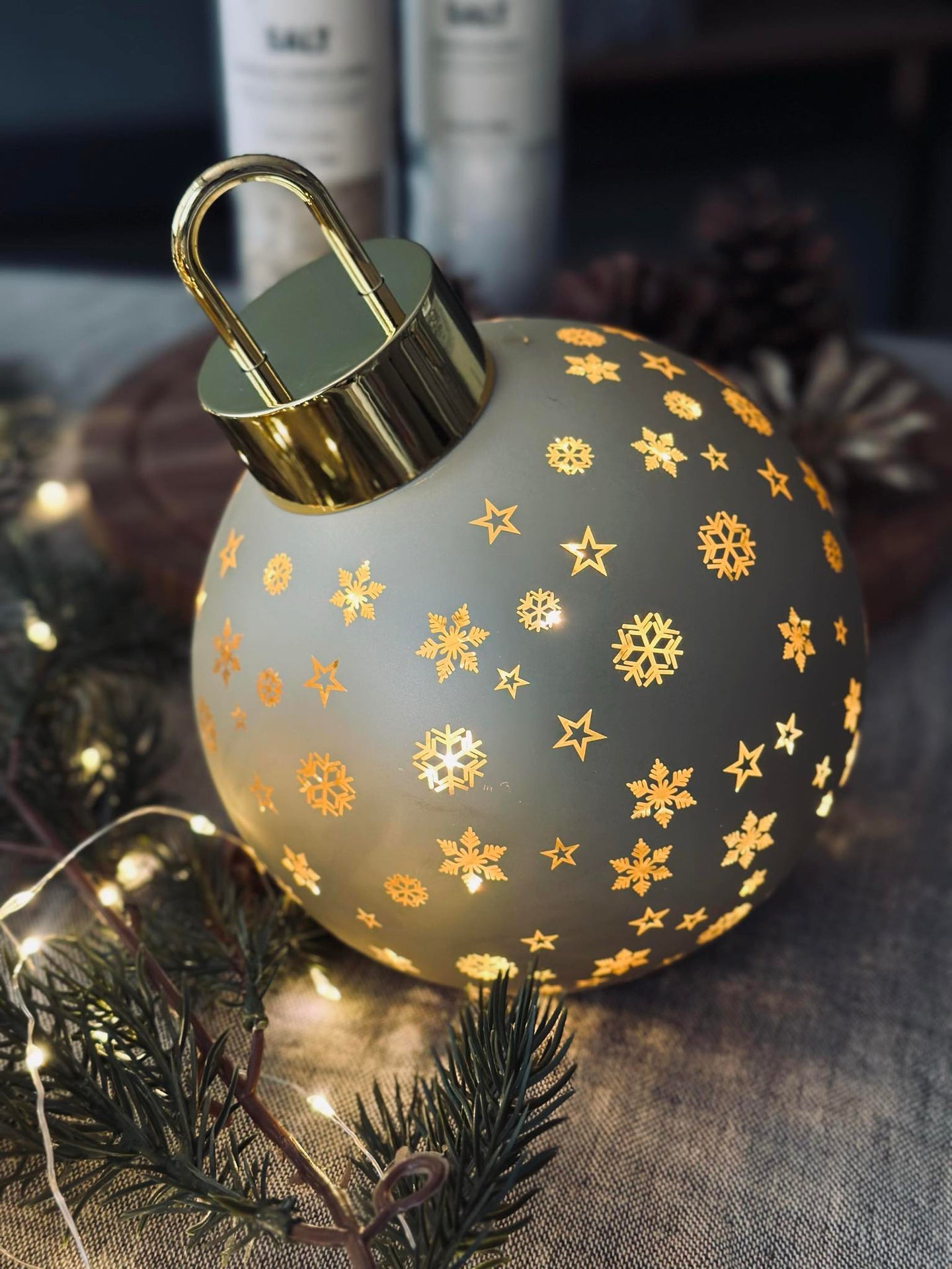 Weihnachtskugel mit LED-Licht - Gold