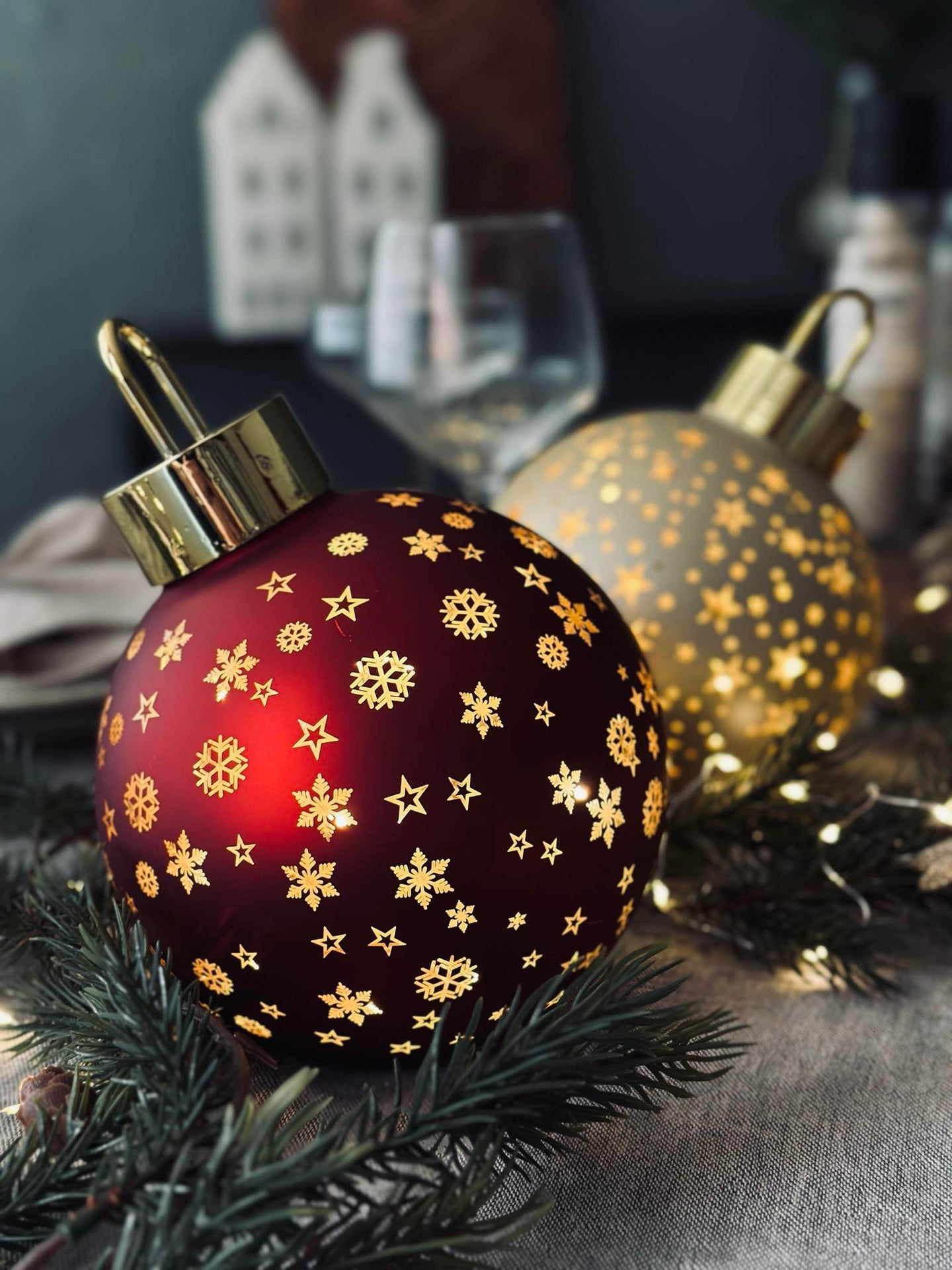 Weihnachtskugel mit LED-Licht - Rot