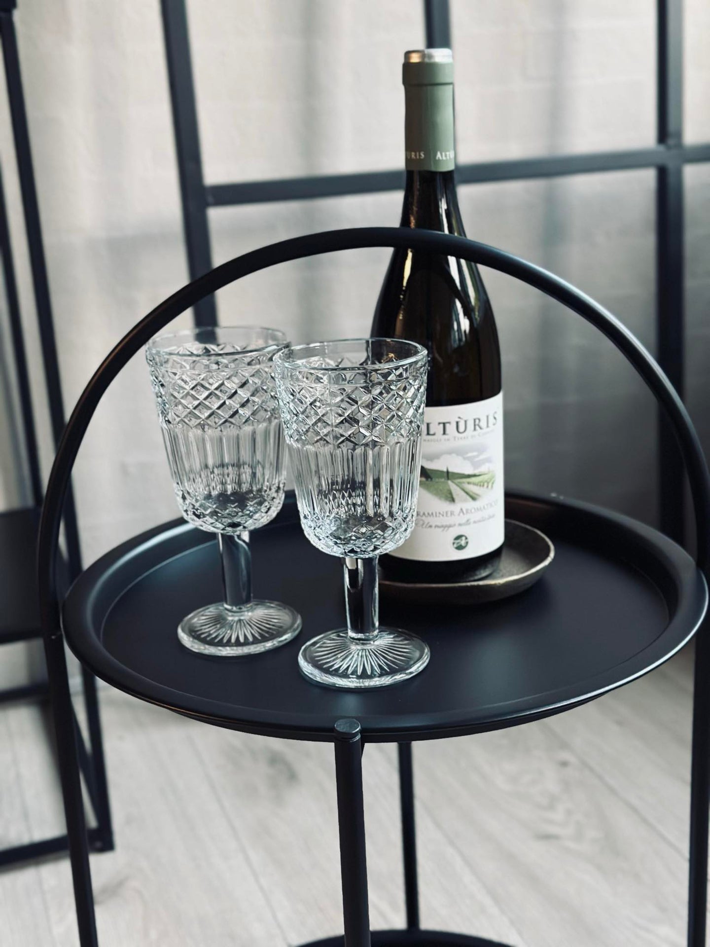 Beistelltisch mit Ablage