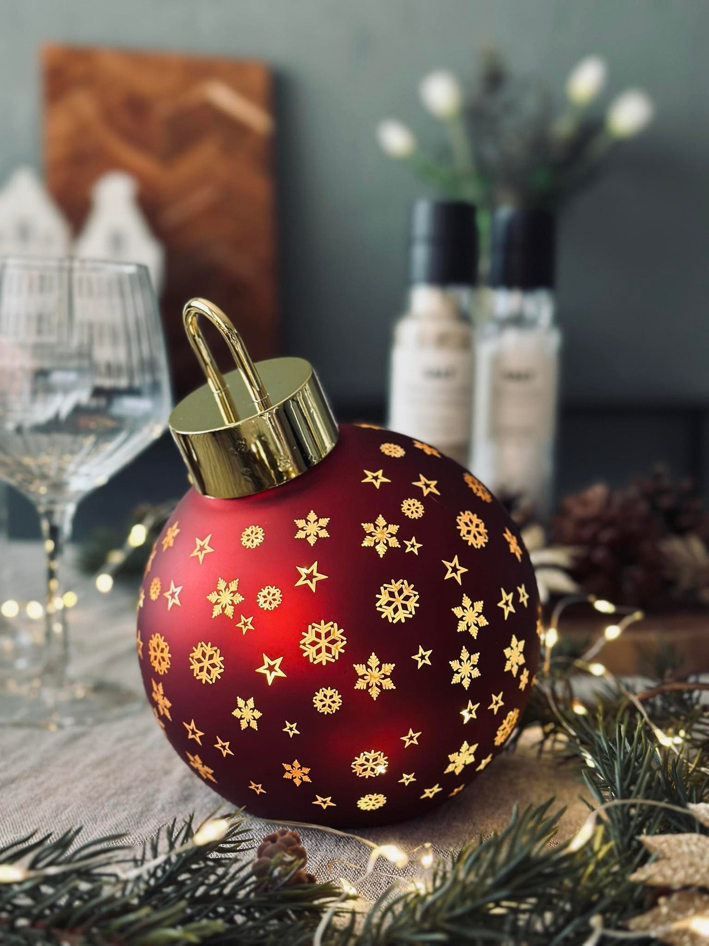 Weihnachtskugel mit LED-Licht - Rot