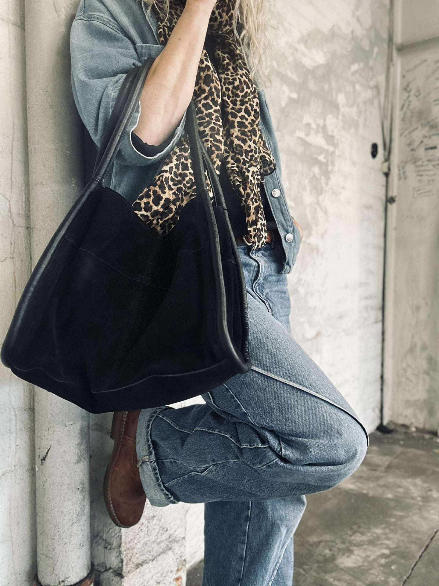 Shopper aus schwarzem Wildleder
