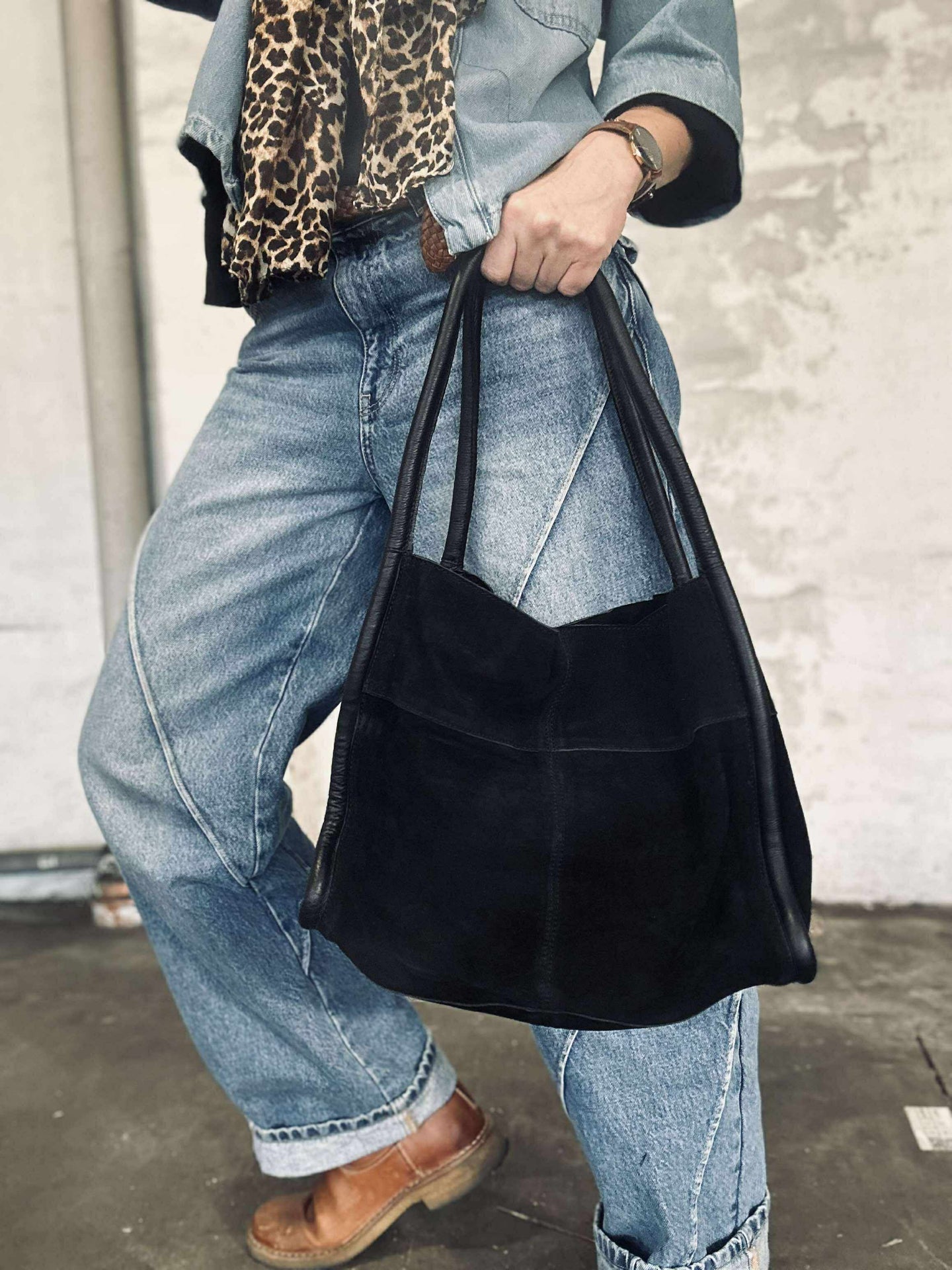 Shopper aus schwarzem Wildleder