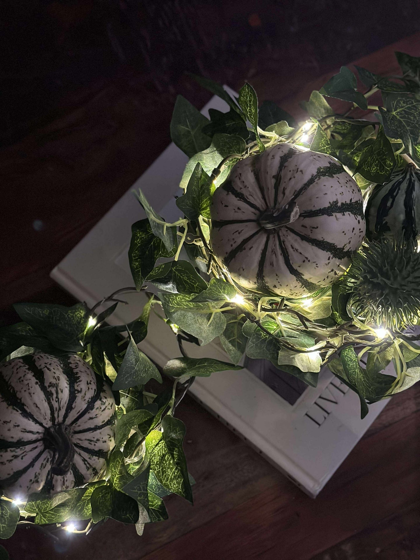 Lichterkette mit grünen Efeublättern - 290 cm
