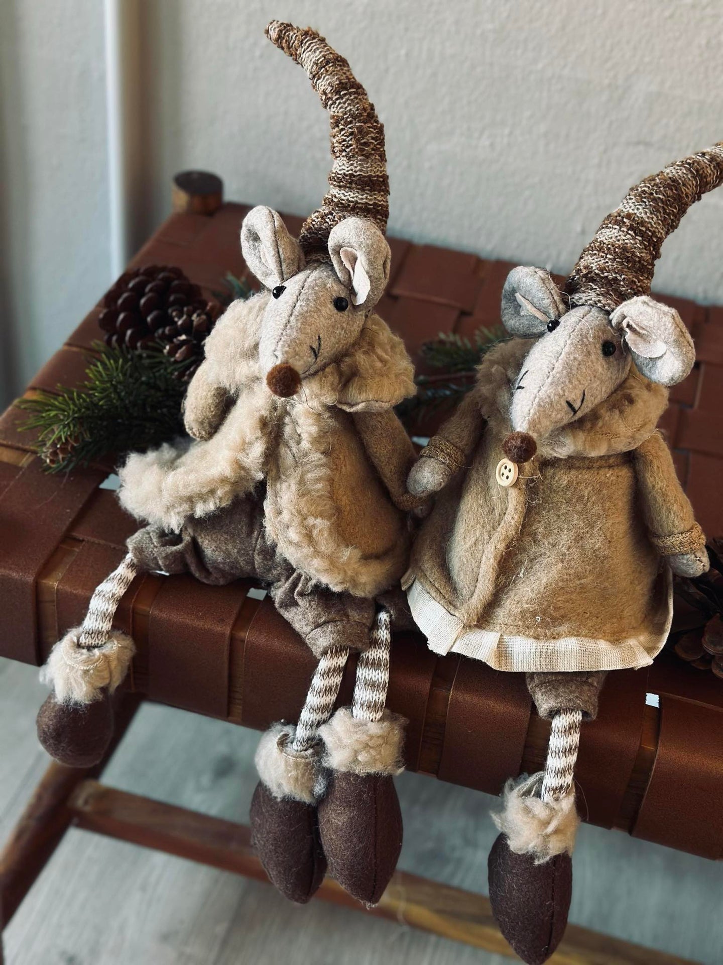 Nissemus - Sitzendes Mädchen
