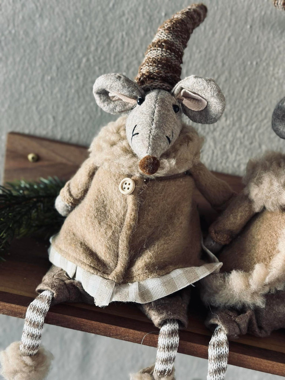 Nissemus - Sitzendes Mädchen