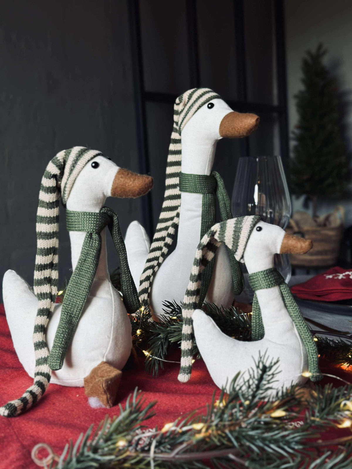 Weihnachtsente mit grüner Mütze