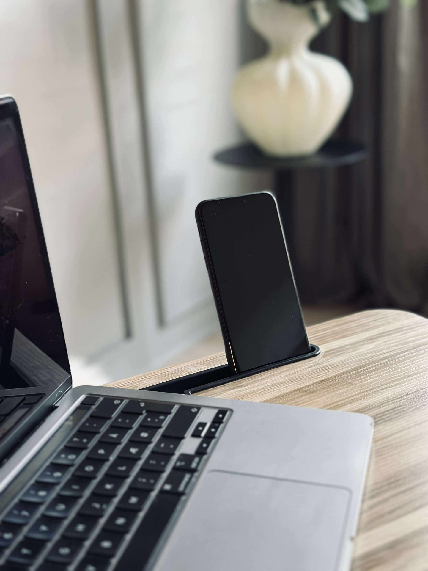Tablettisch mit Halter für iPad / Telefon