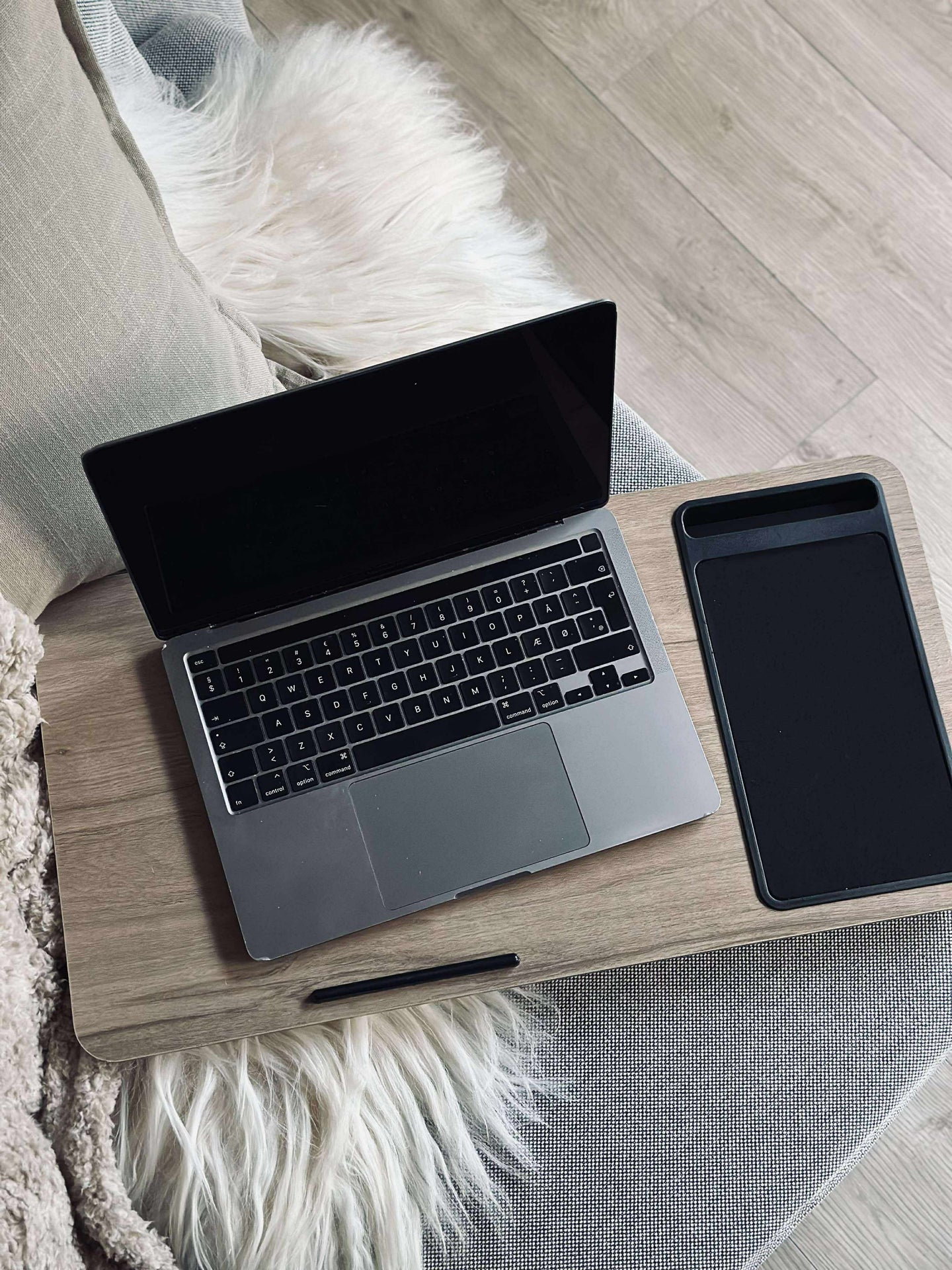 Tablett für Laptop und Telefon