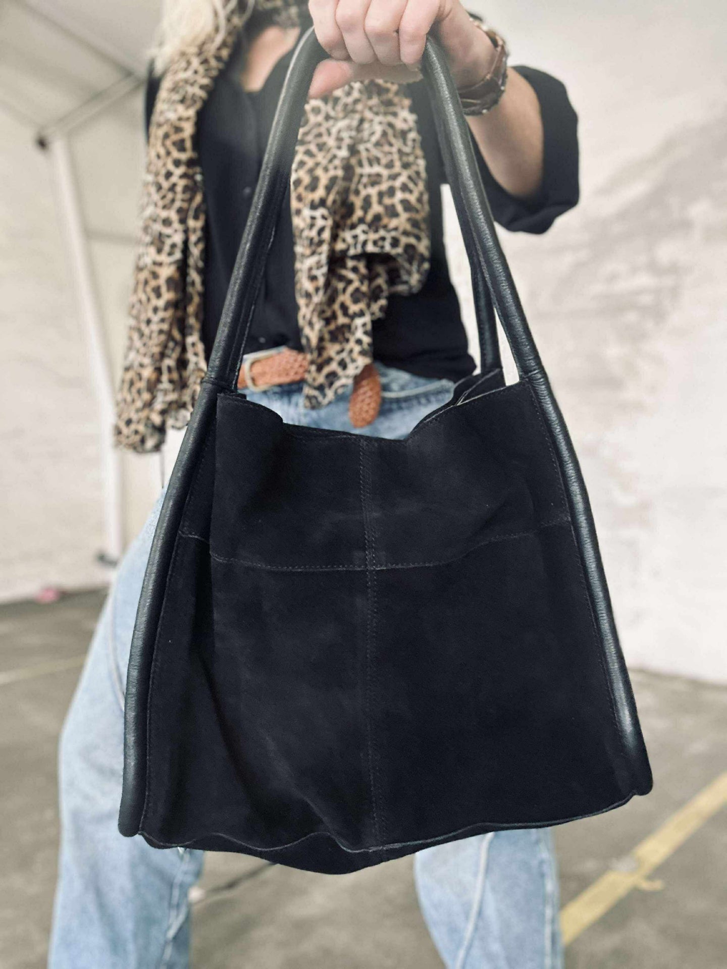 Shopper aus schwarzem Wildleder