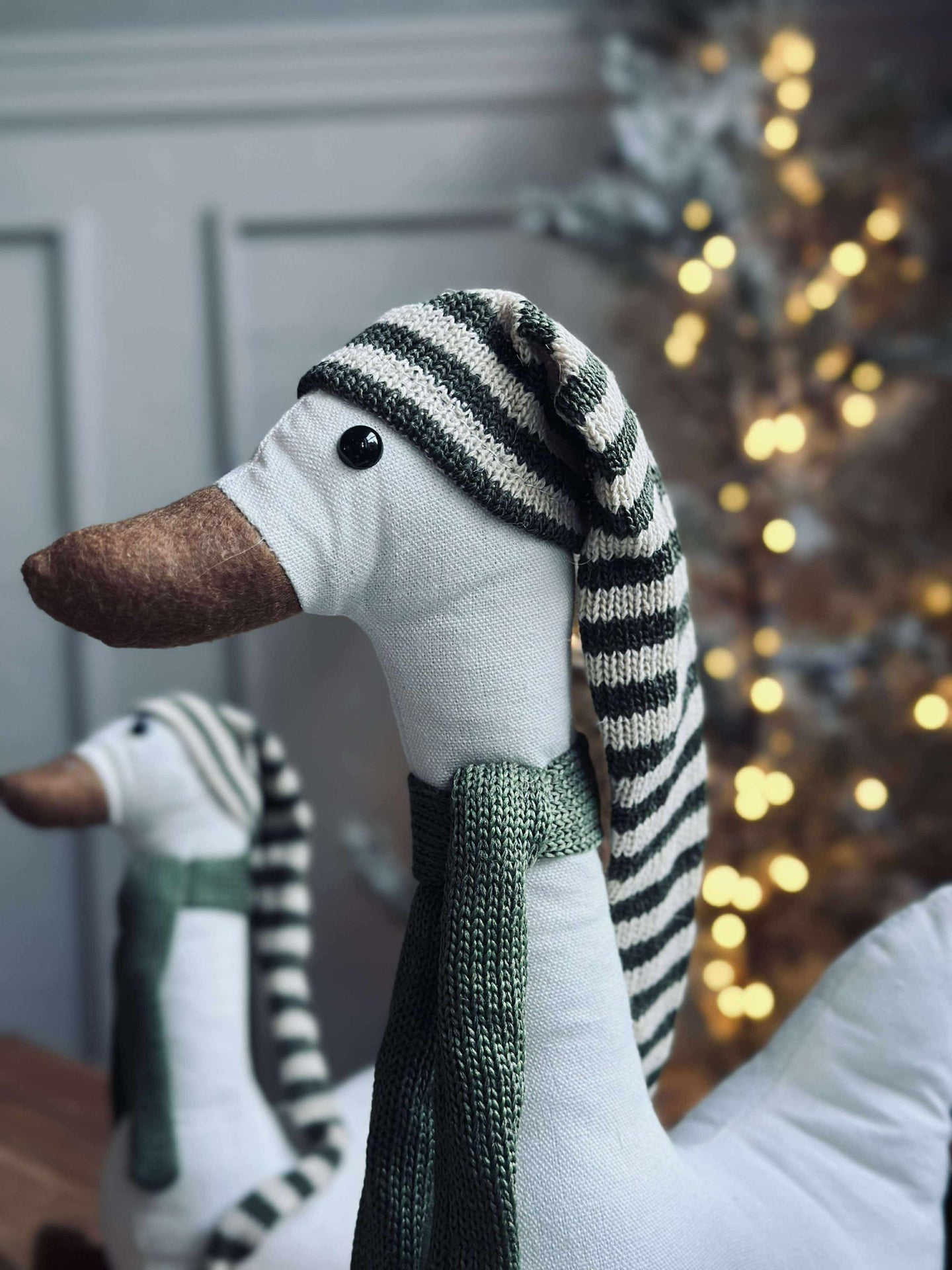 Weihnachtsente mit grüner Mütze