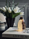 Pinguin mit LED-Licht