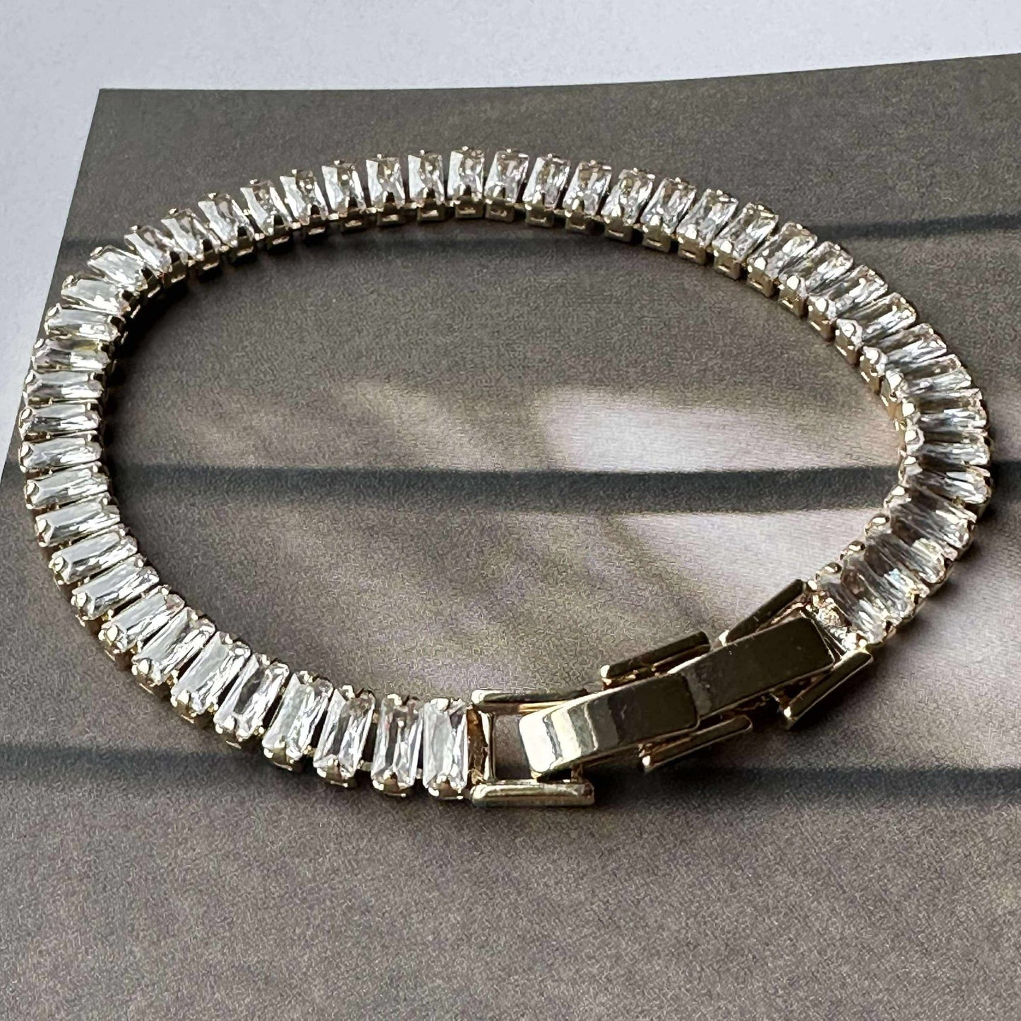Tennisarmband Thelma mit Zirkonia - vergoldet