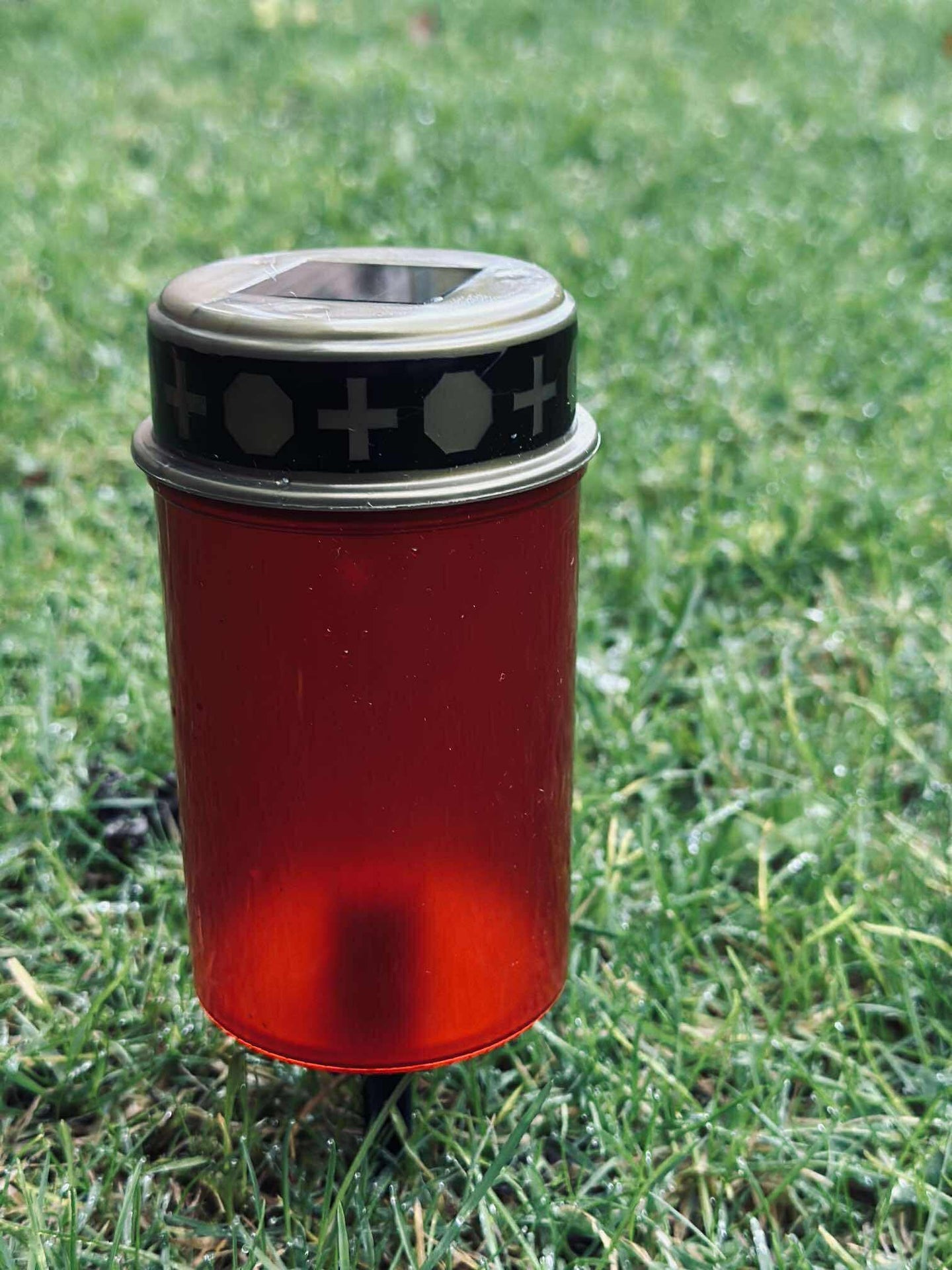 Grablicht mit Solarzellen - Rot