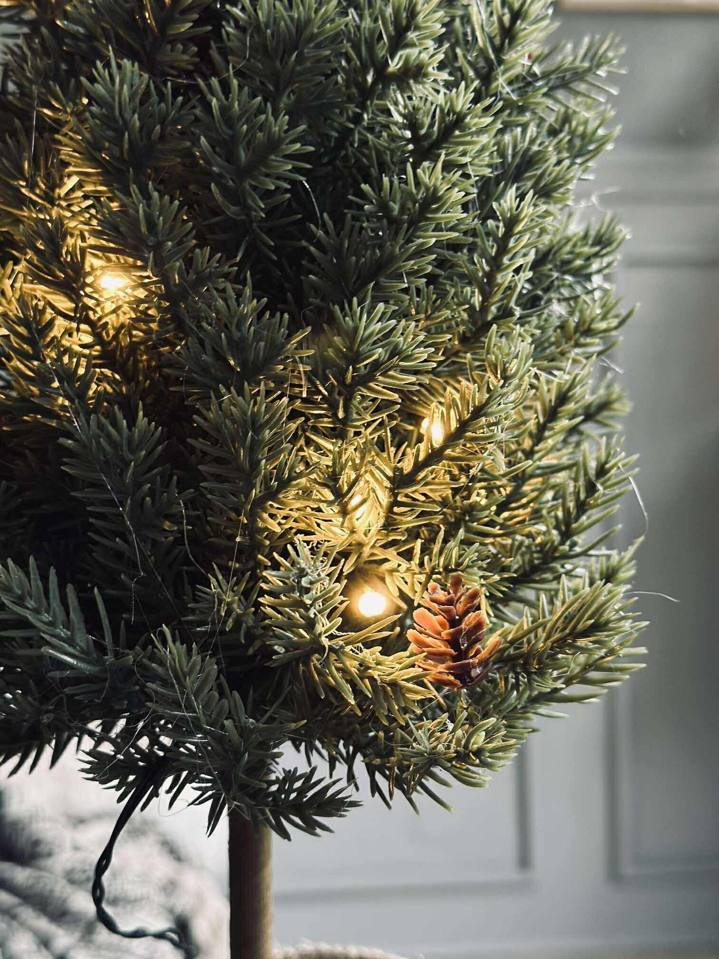 Weihnachtsbaum mit Lichterkette - 50 cm.