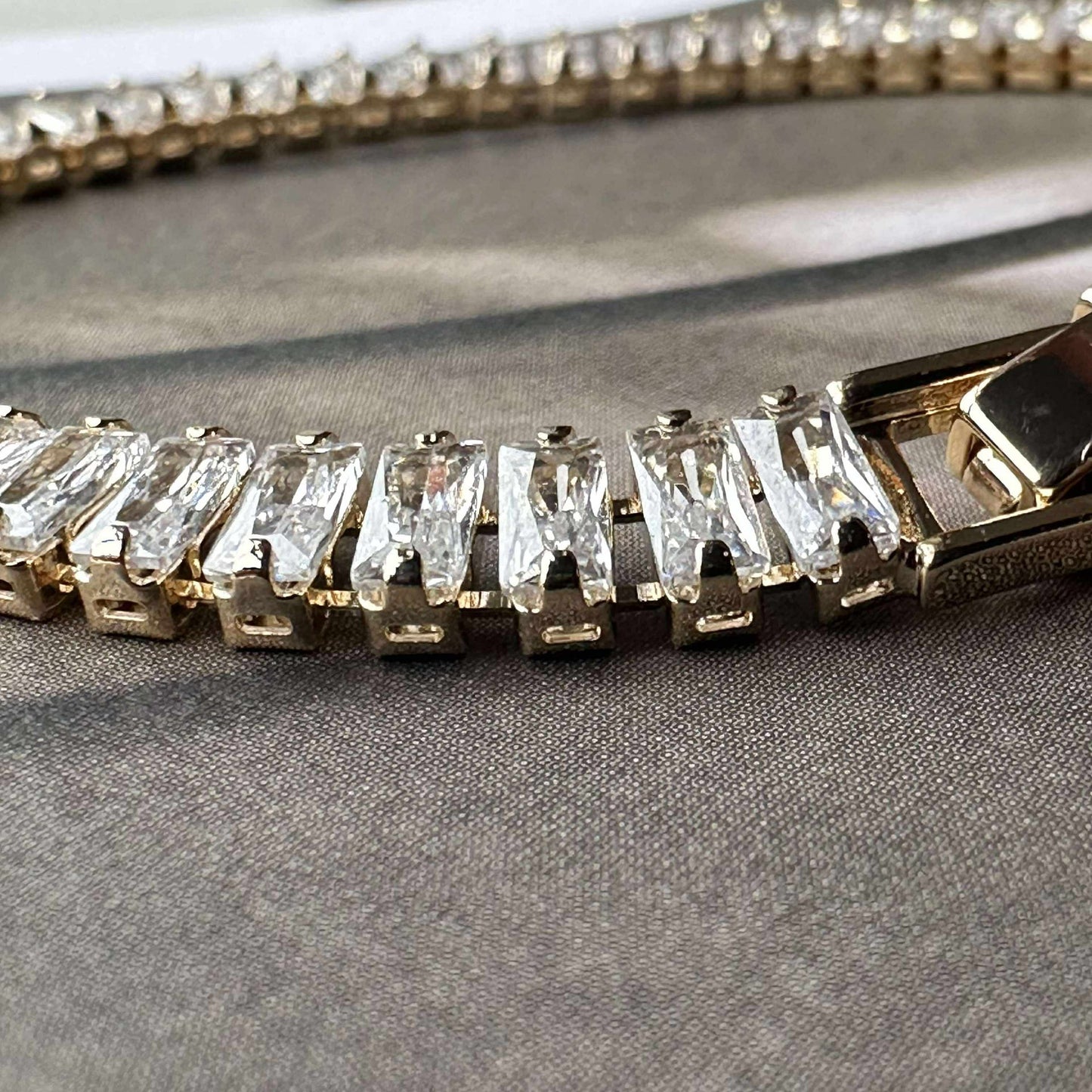 Tennisarmband Thelma mit Zirkonia - vergoldet