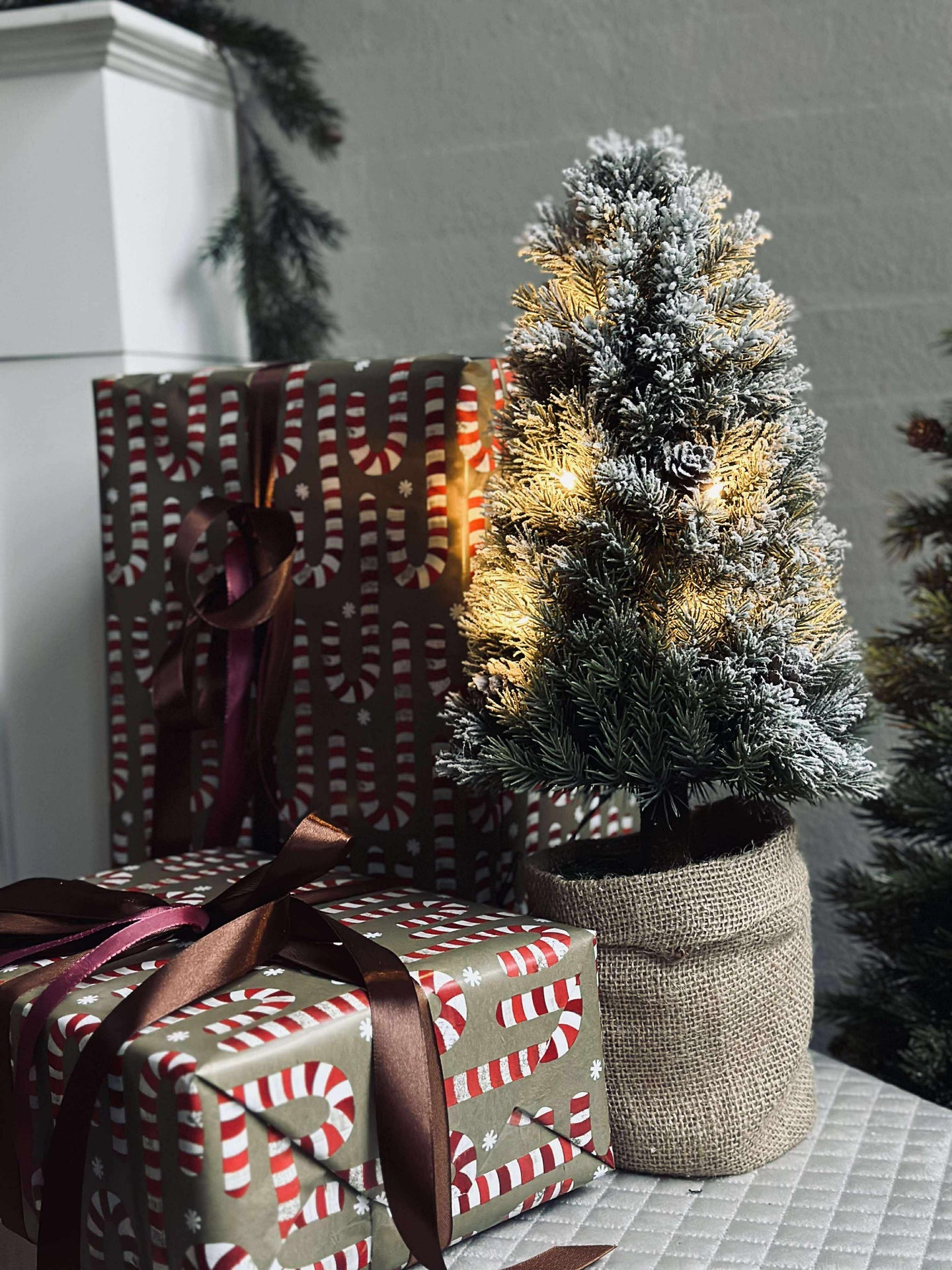 Baum mit Lichterkette