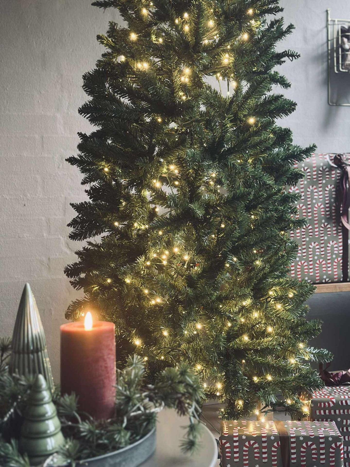 Weihnachtsbaum mit Lichterkette