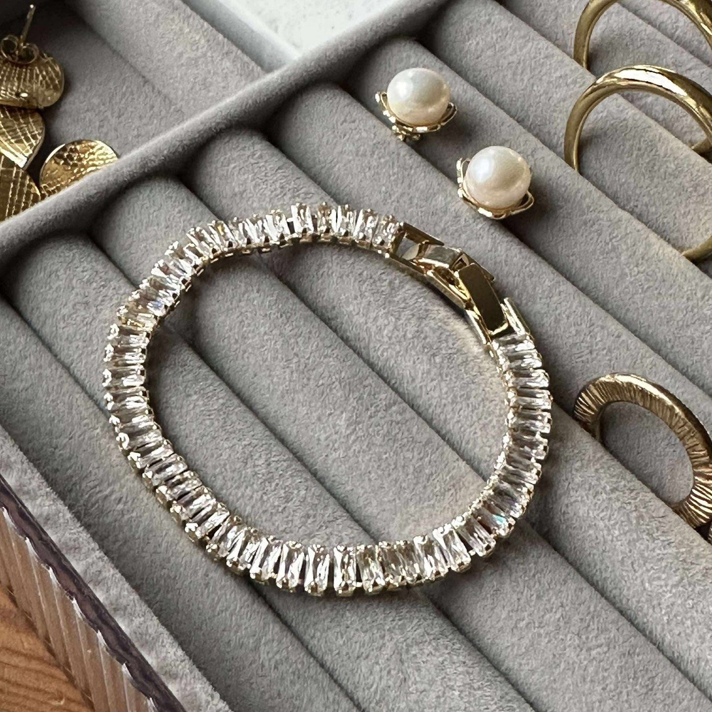 Tennisarmband Thelma mit Zirkonia - vergoldet