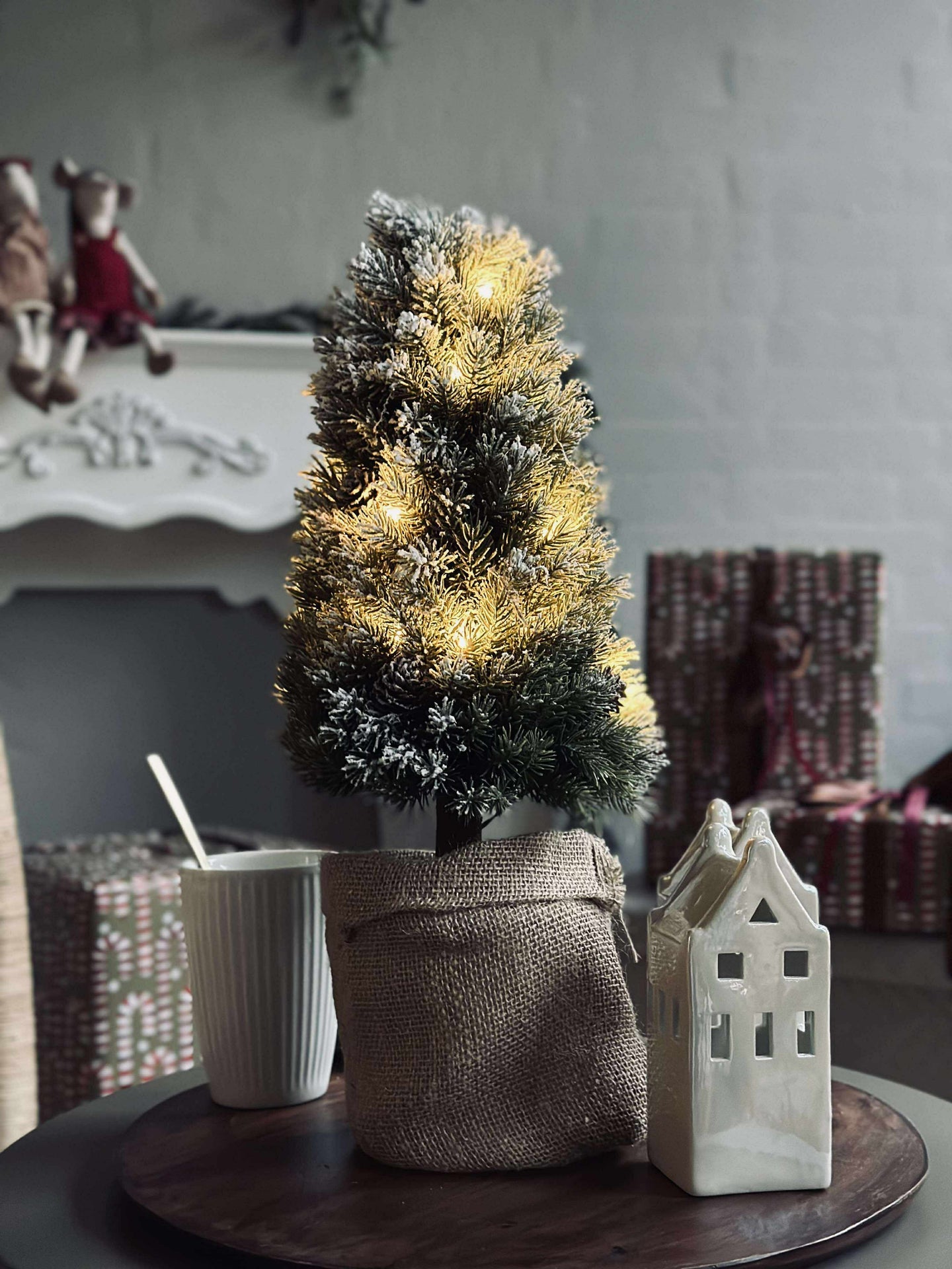 Baum mit Lichterkette