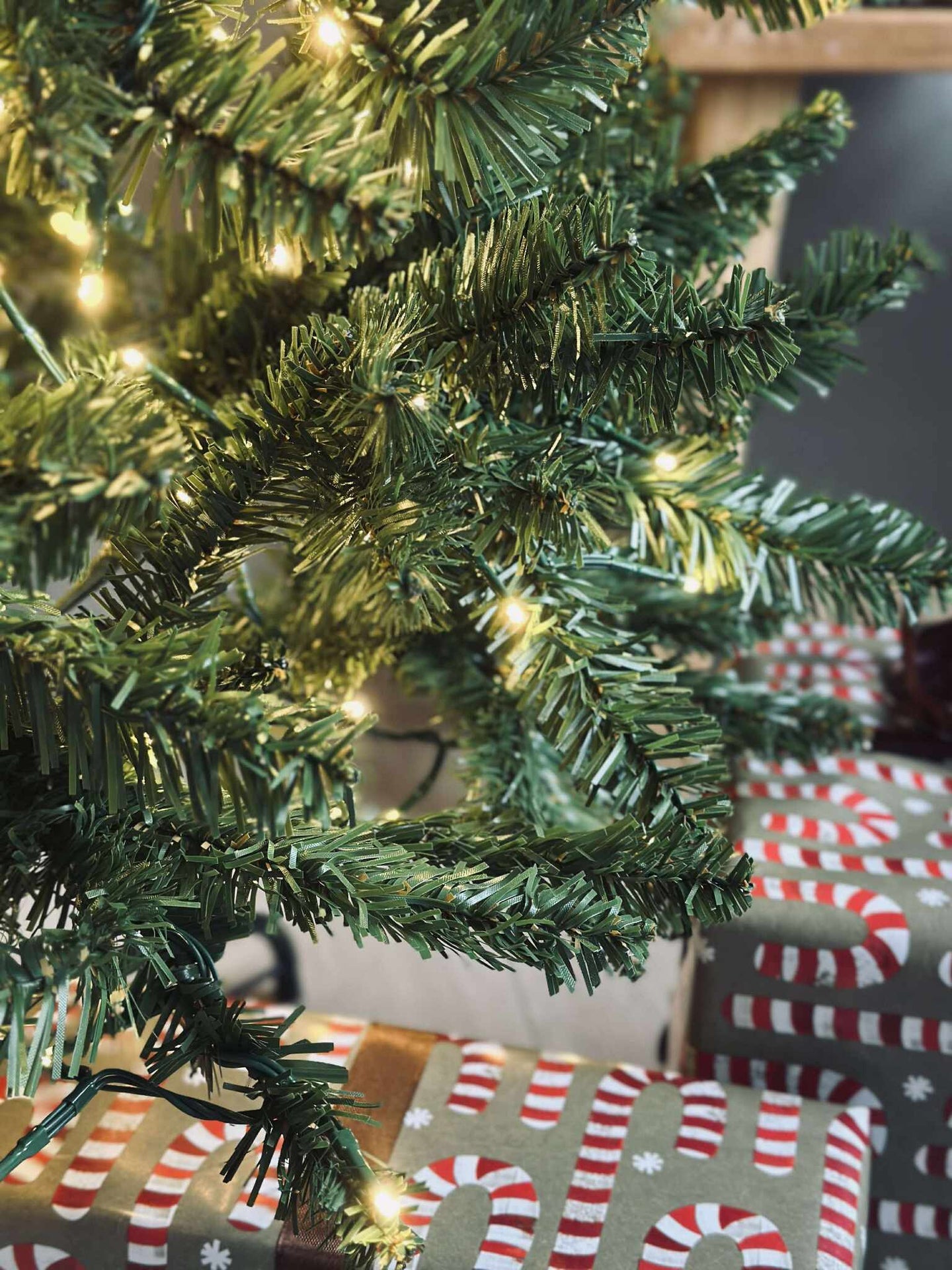 Weihnachtsbaum mit Lichterkette