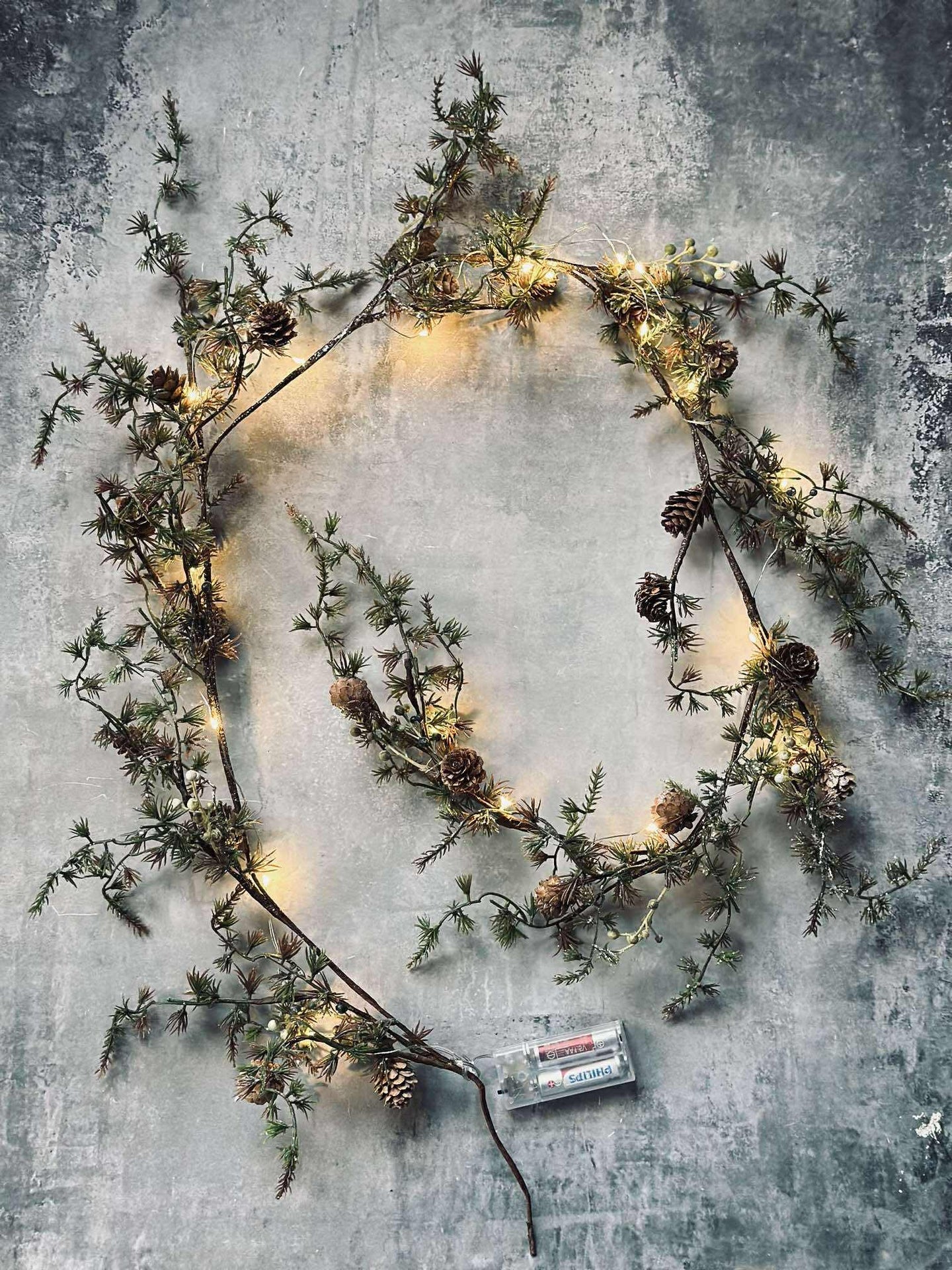 Lichterkette Zweig mit Kiefernzapfen - 150 cm