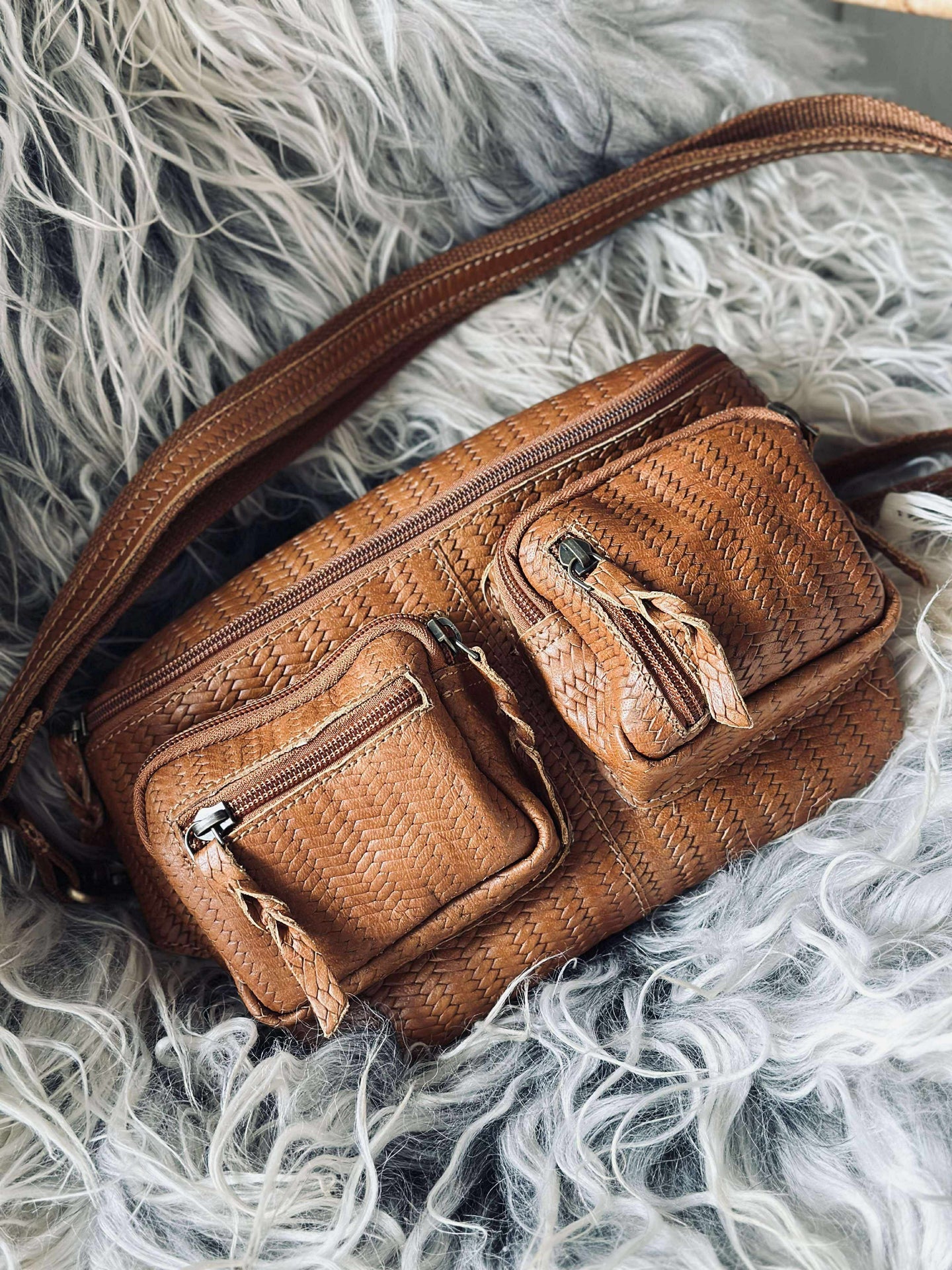 Gürteltasche Kaya - Cognac geflochten