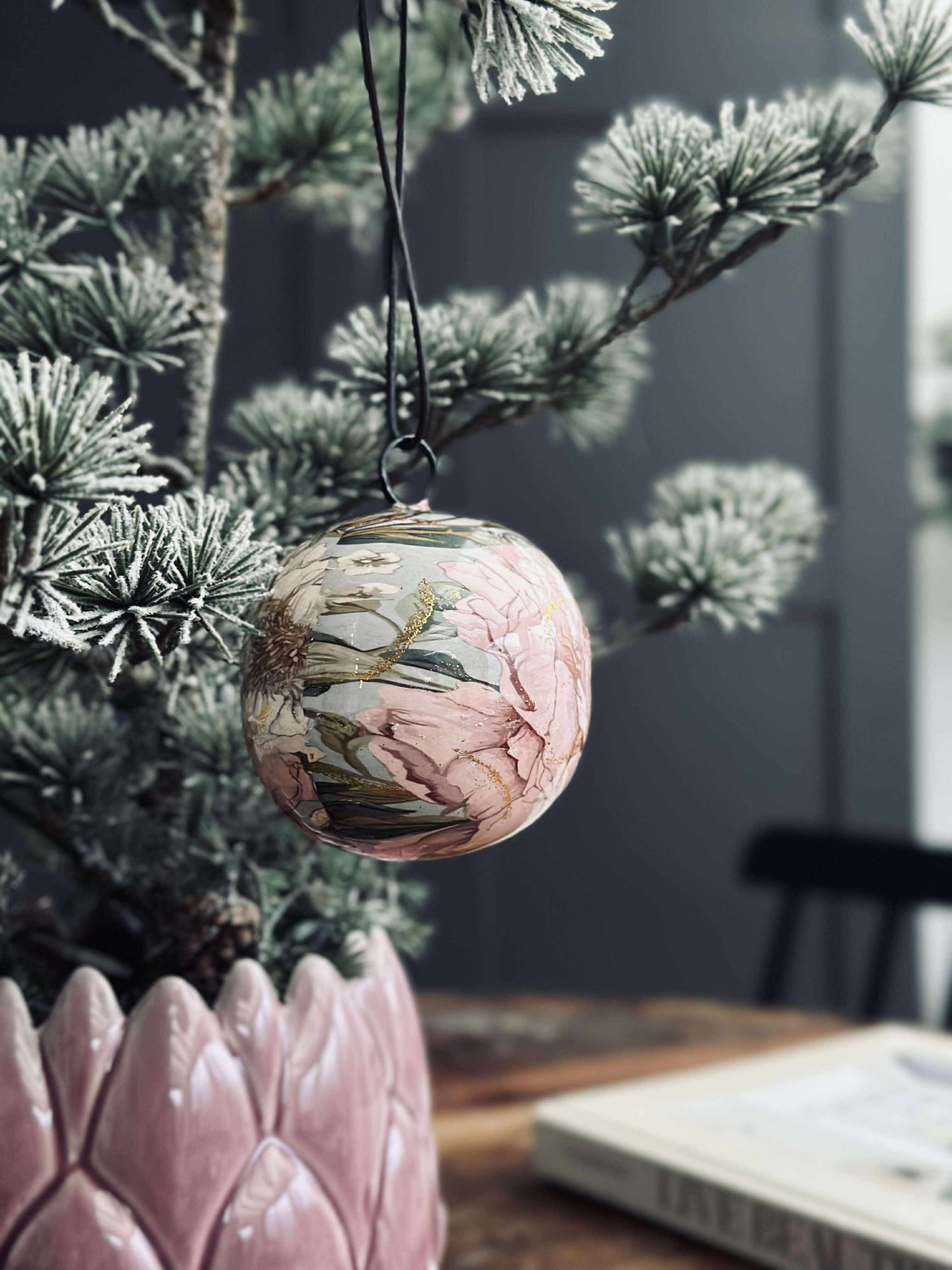 Weihnachtskugel - metal flower