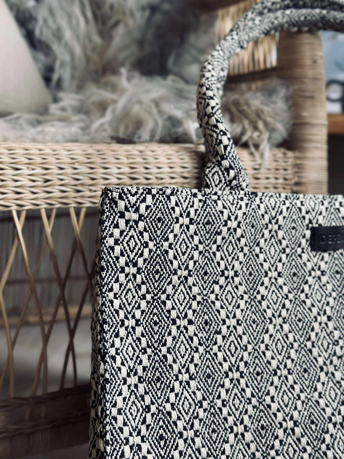 Shopper Julia - Verziert mit exklusivem Print