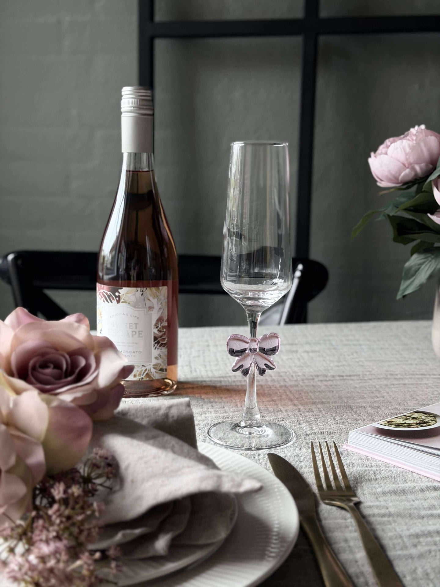 Glas mit Schleife
