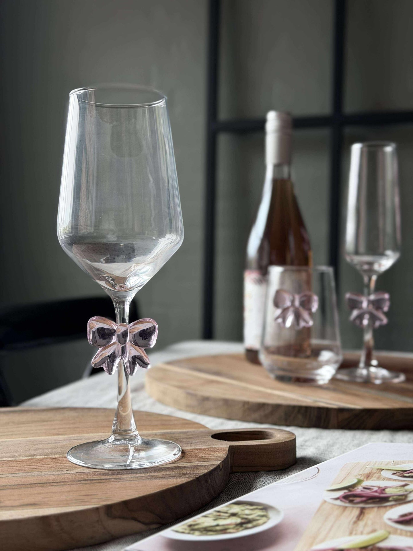 Glas mit Schleife
