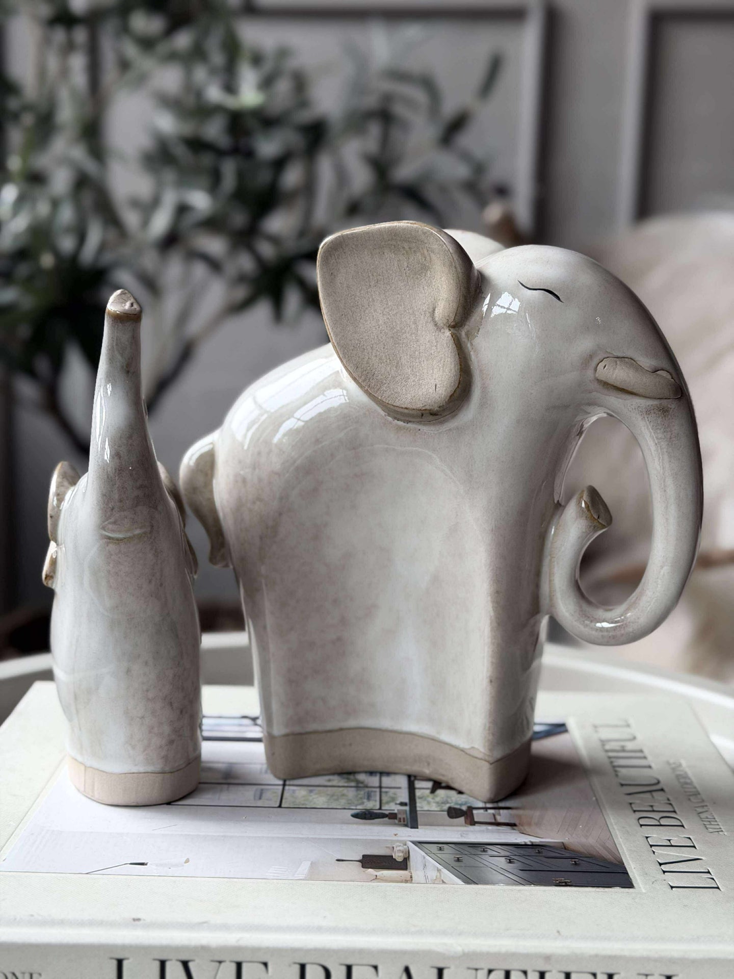 Elefant - Beige oder Grau
