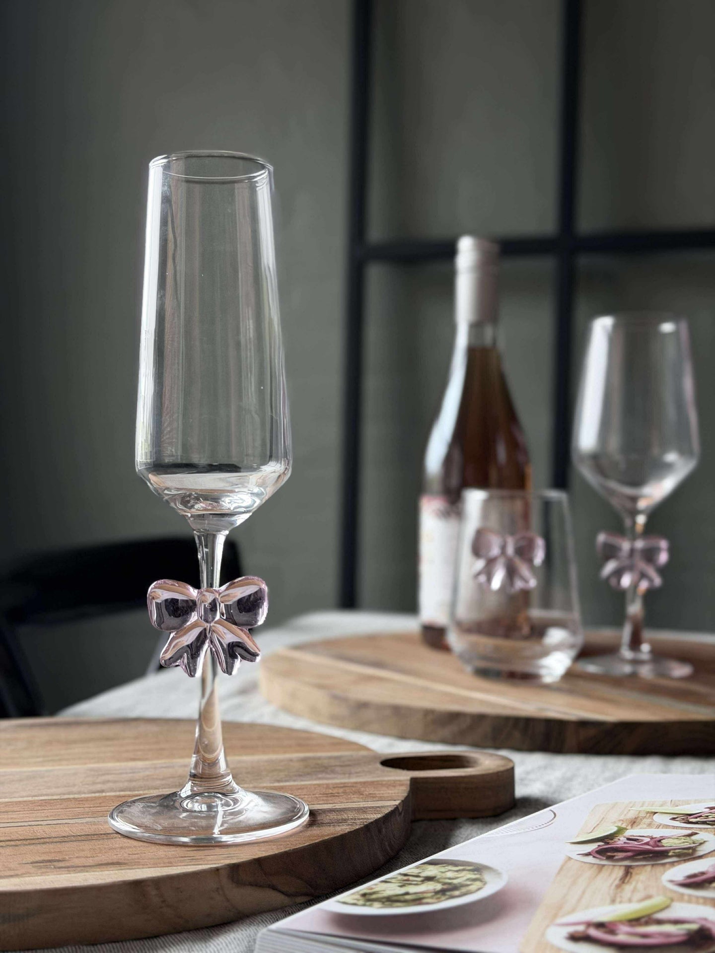Glas mit Schleife