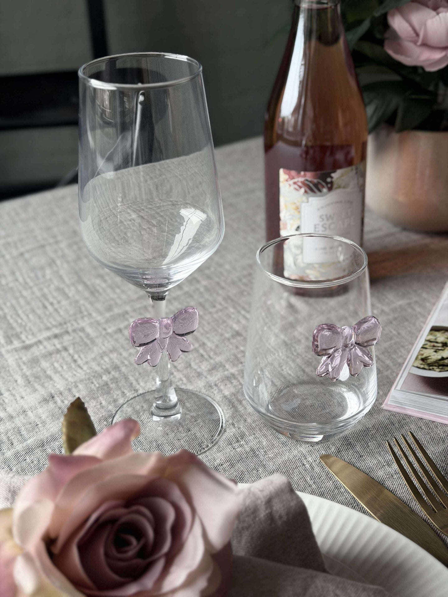 Glas mit Schleife