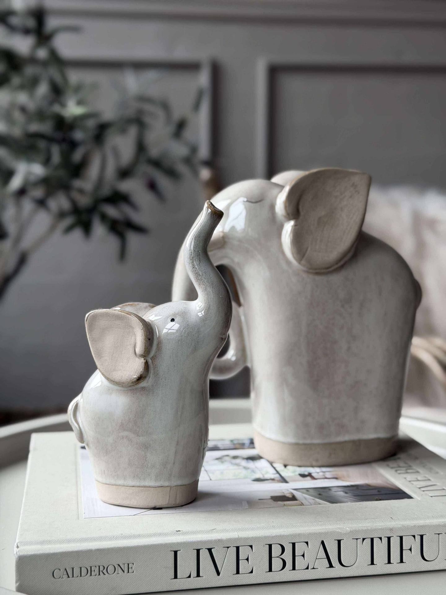 Elefant - Beige oder Grau