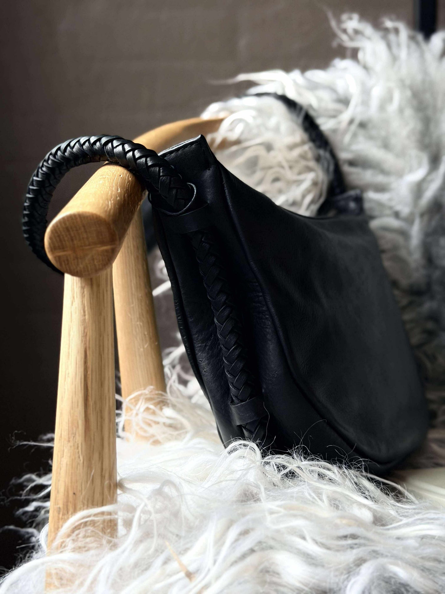 Handtasche mit schönem geflochtenem Riemen - Schwarz