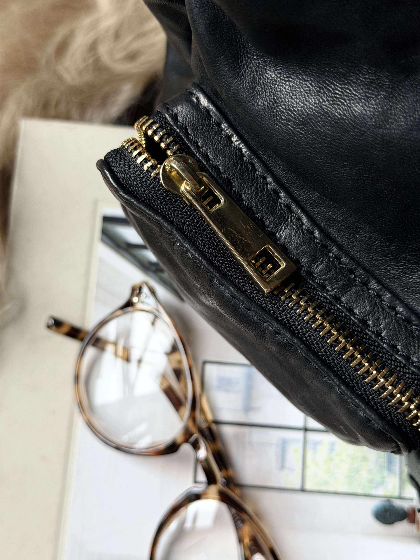 Schultertasche Sienna - Black gold