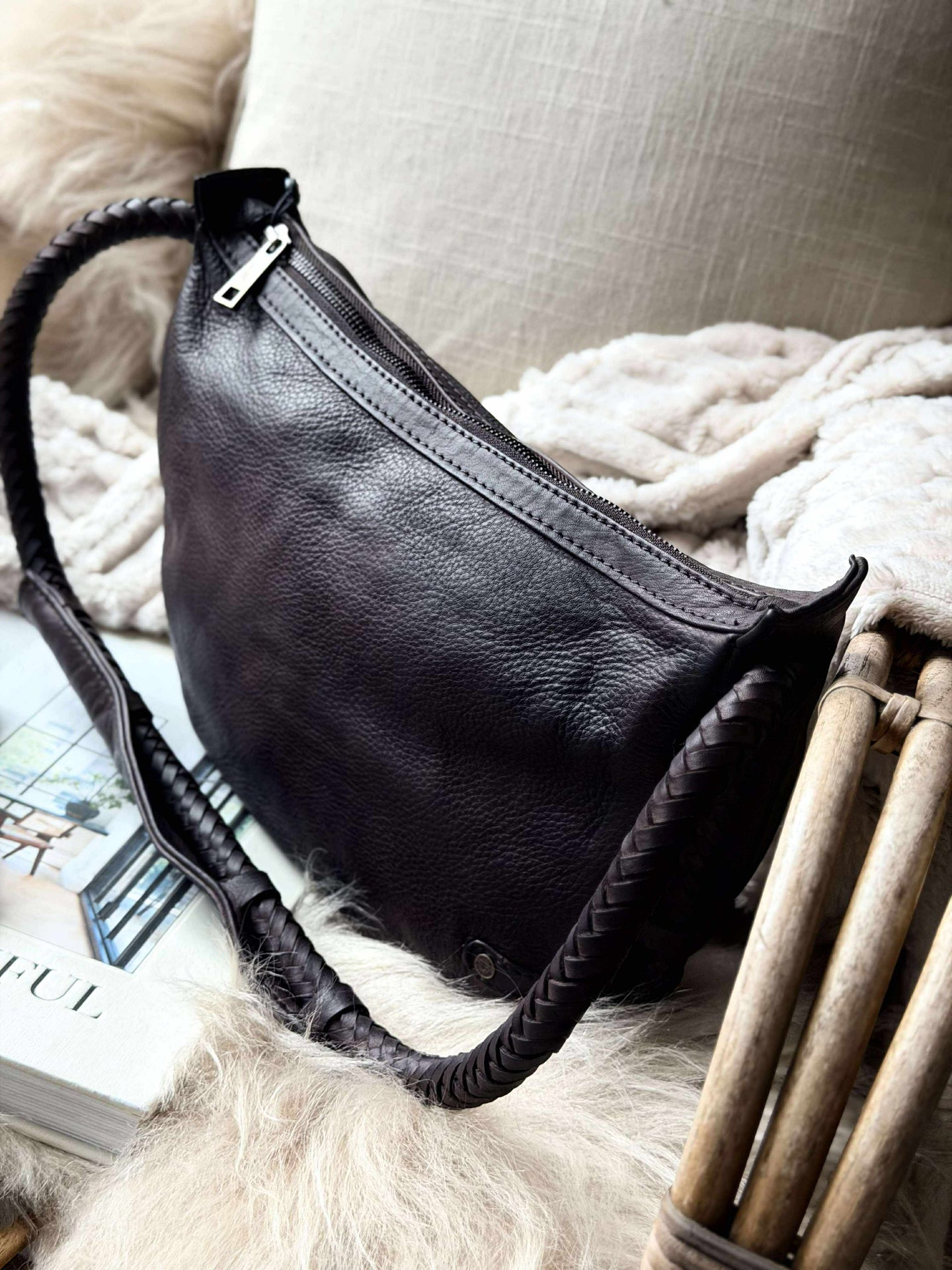 Handtasche mit schönem geflochtenem Riemen - Braun