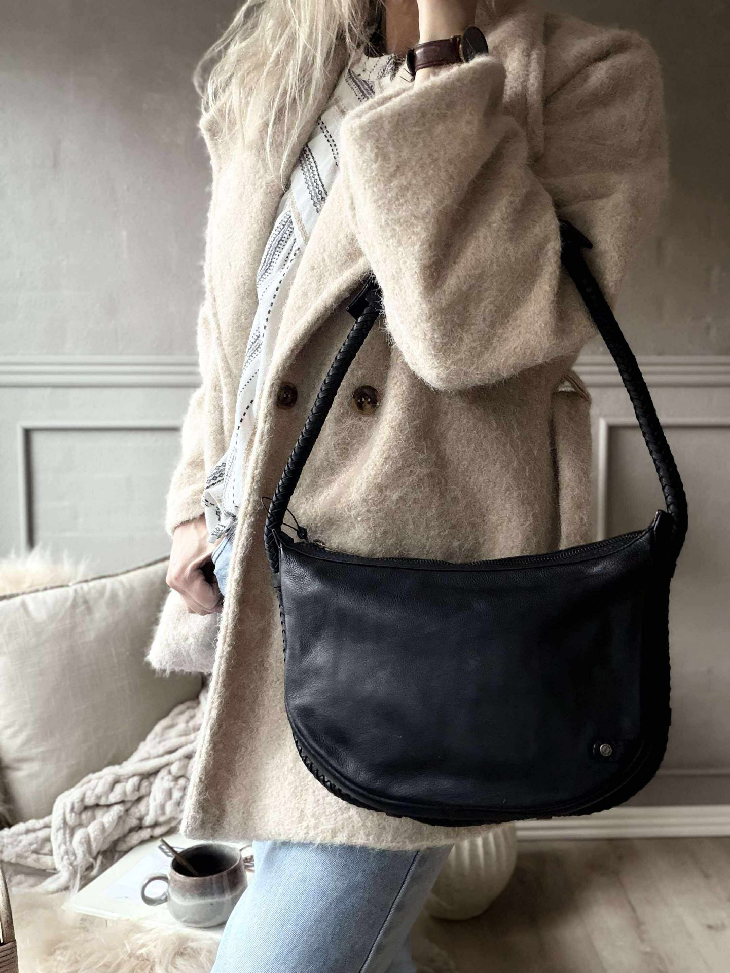 Handtasche mit schönem geflochtenem Riemen - Schwarz