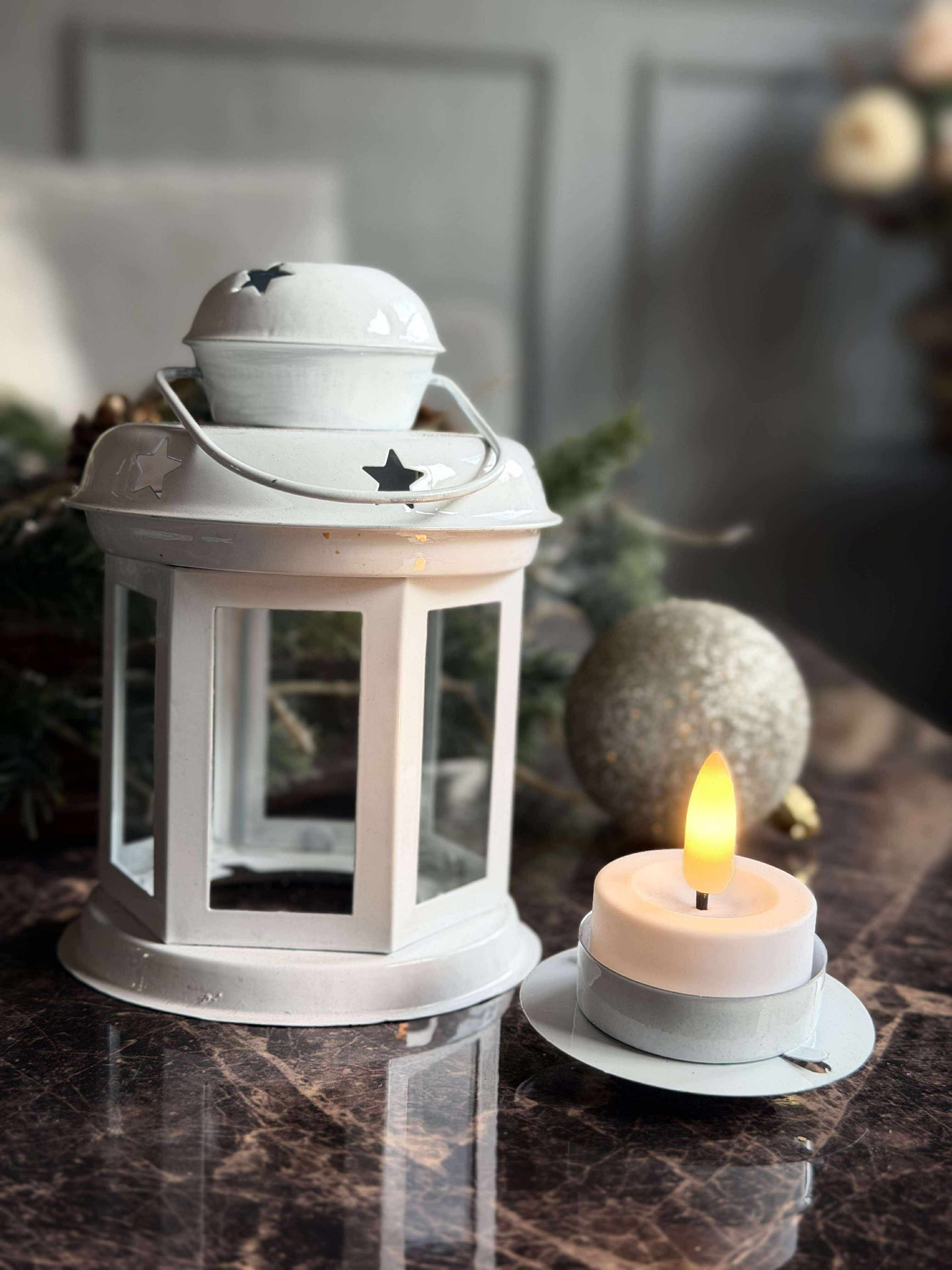 Lanterne White